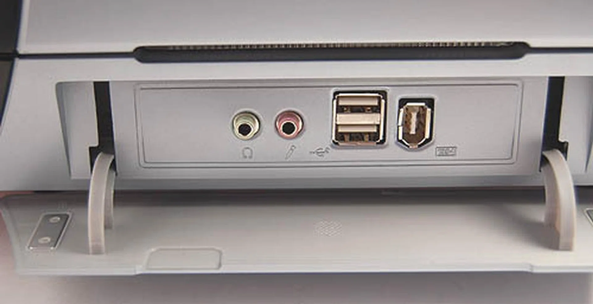 Opens up to show the usual ports (USB2.0, audio, FireWire) that most casings have nowadays.