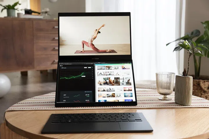 
Do multiple things at once with the ASUS Zenbook DUO (UX8406). PHOTO: ASUS
