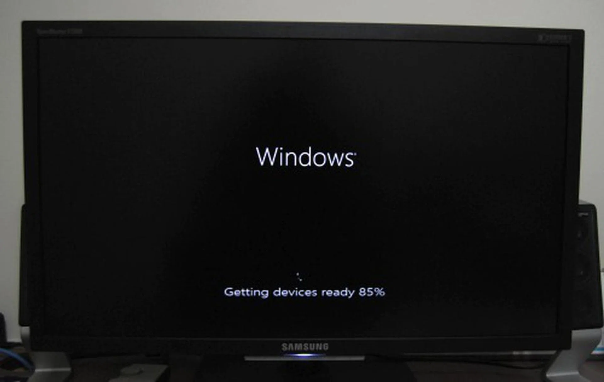 About 30 seconds through the boot process, we were greeted with the driver initialization stage as it configured base drives compatible to boot Windows 8.