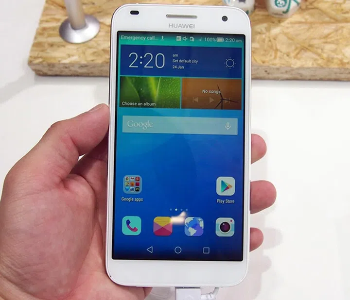 The Huawei Ascend G7 actually feels light for its form factor.