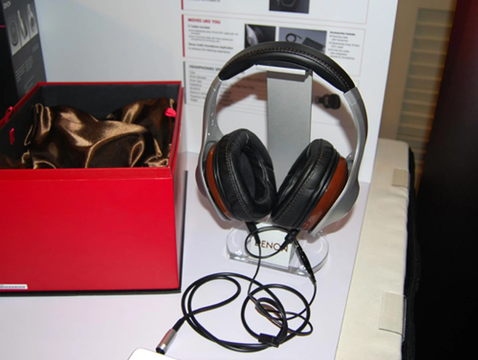 The Denon AH-D7100 are meant to be the flagship product from the new headphones launch.