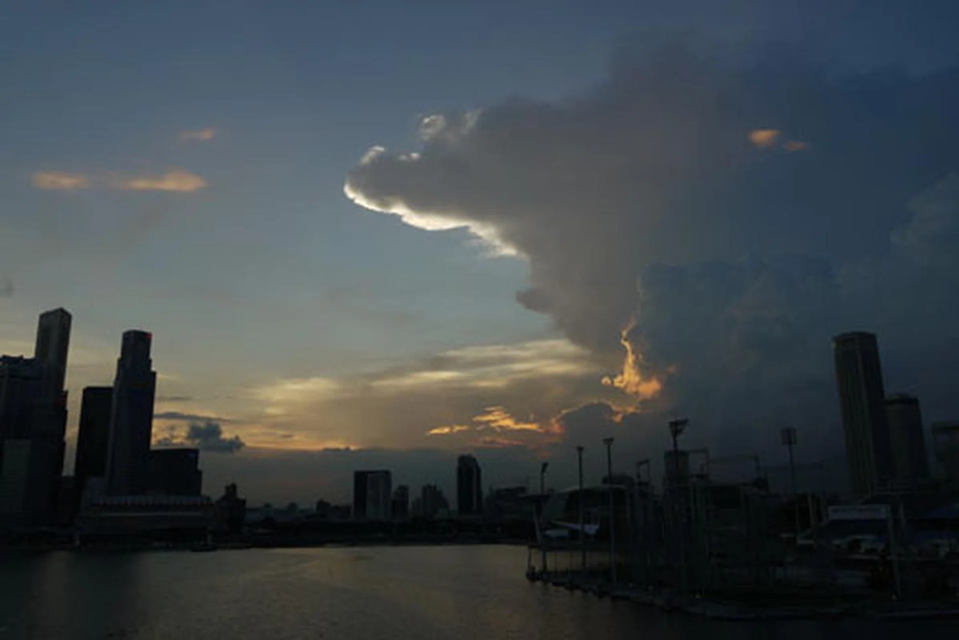 1/100 sec at f/8, ISO100.