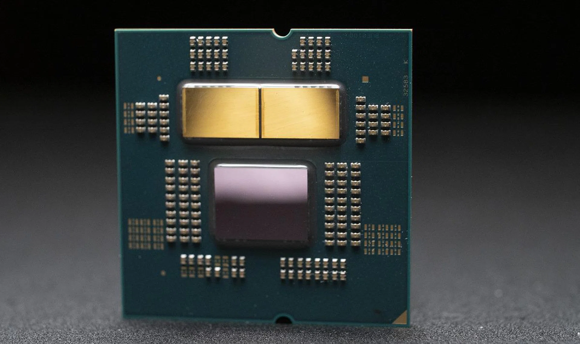 The Ryzen 7000 series will continue to use the chiplet design topology, which consists of a pair of 5nm Core Complex Dies (CCD) paired with a 6nm I/O Die (IOD). (Image source: AMD)