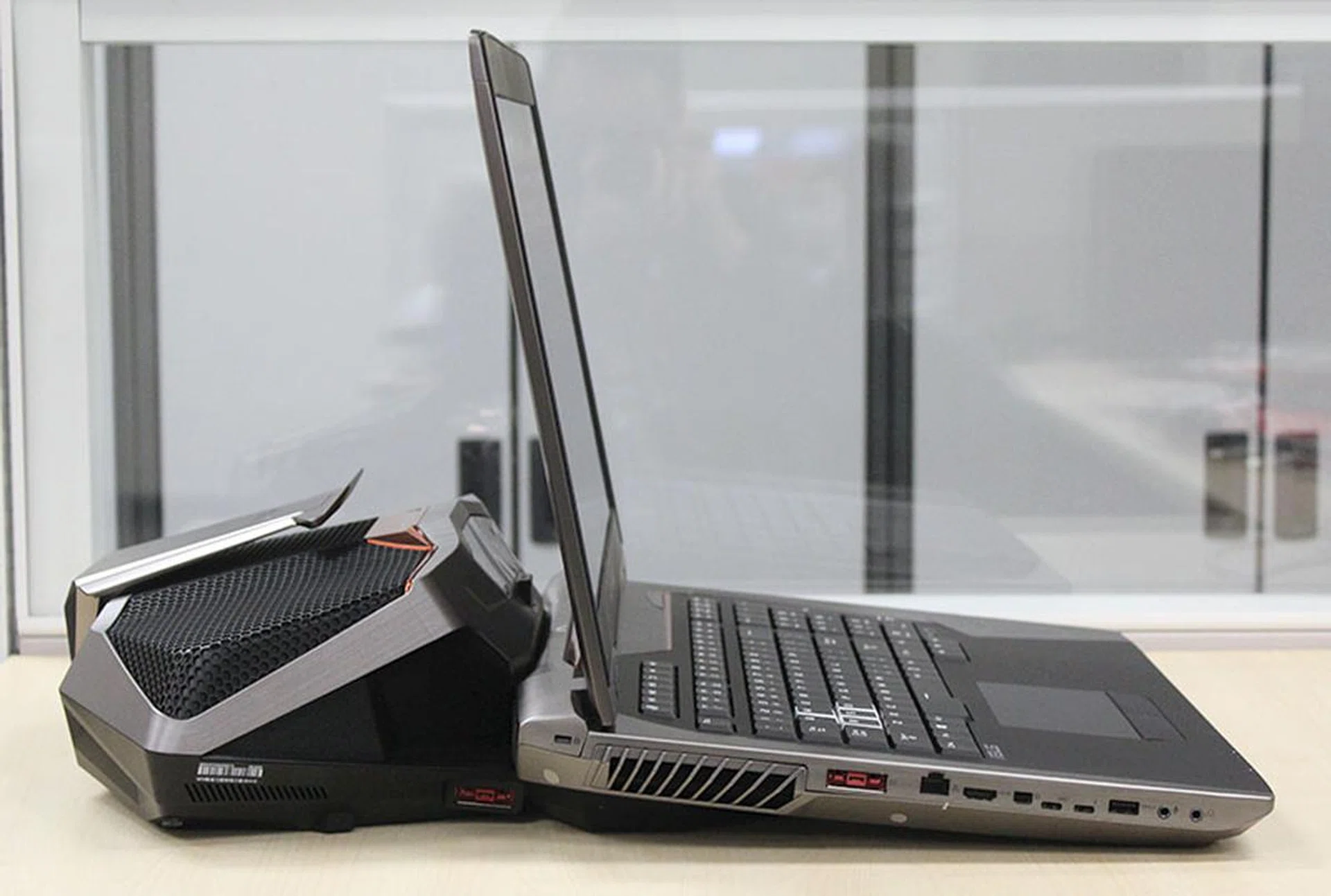 Unfortunately, the ROG GX800 is both thicker and heavier than its predecessor. 