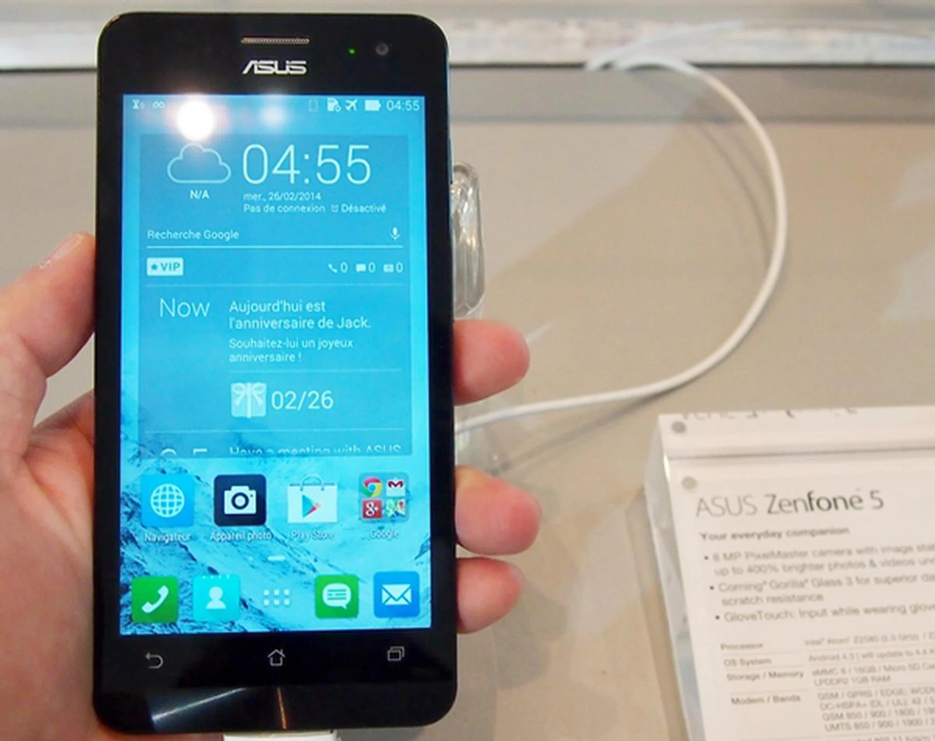 This is the ZenFone 5 with similar design traits as the rest of the family.