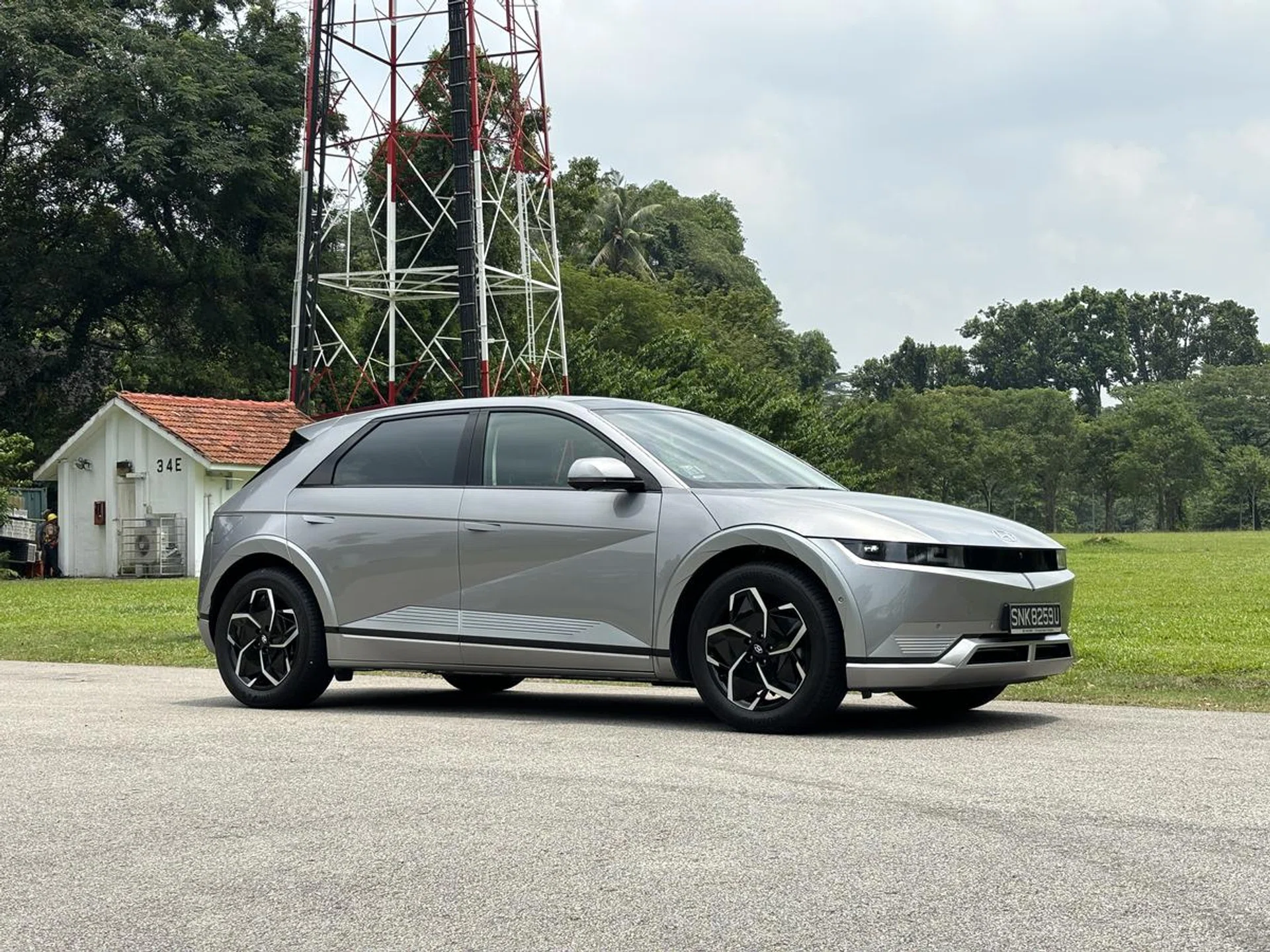 Taken with iPhone 15's 2x telephoto mode. (Click on image to see full resolution)