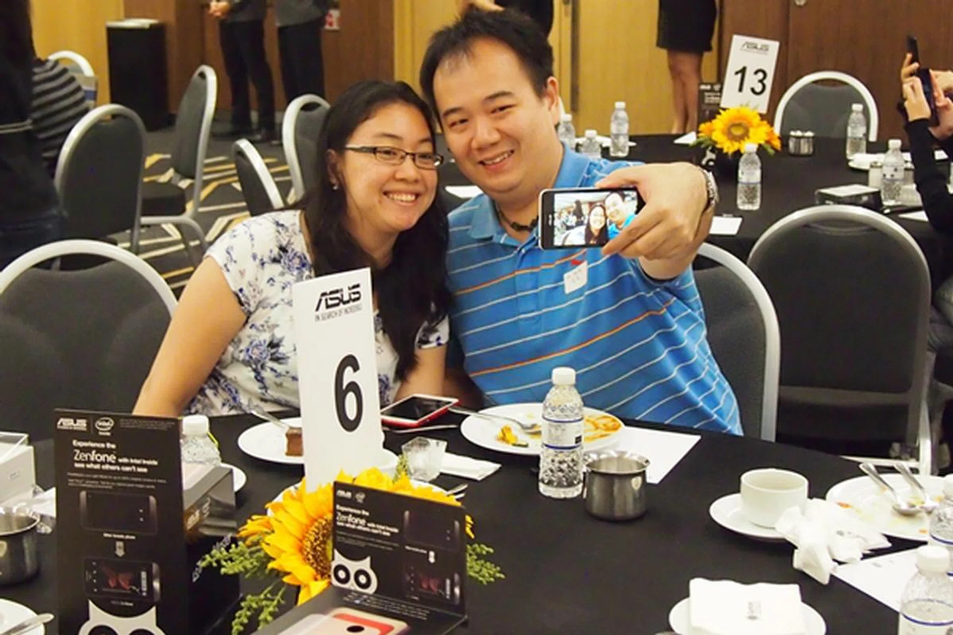 The couple was trying out the Selfie mode on the ASUS ZenFone 5 LTE where the rear camera was used to capture high resolution photos.