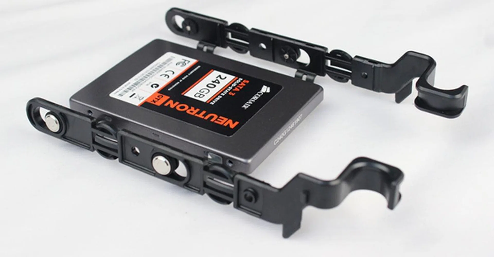 The tray can also accommodate 2.5-inch drives.