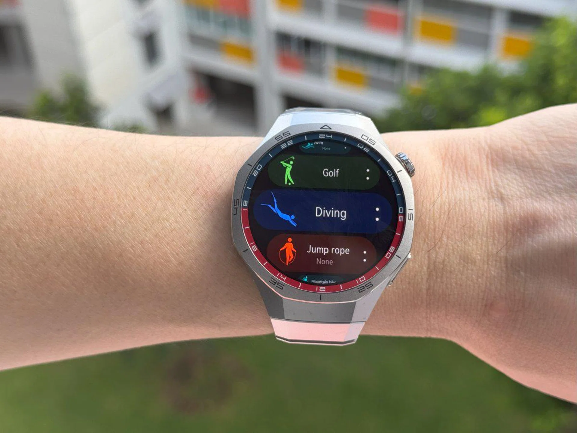 Huawei devices boast 100+ sports modes. While most of them are fairly basic in nature, Huawei's increasingly adding advanced tracking to actual sports. Photo: HWZ