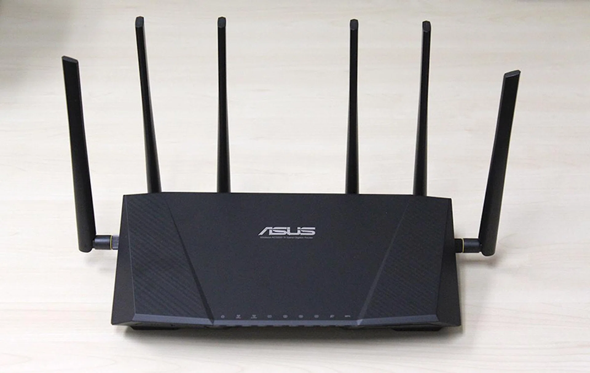The new ASUS RT-AC3200 router looks just like the older RT-AC87U but with two more external antennas. We think it looks a little ridiculous.