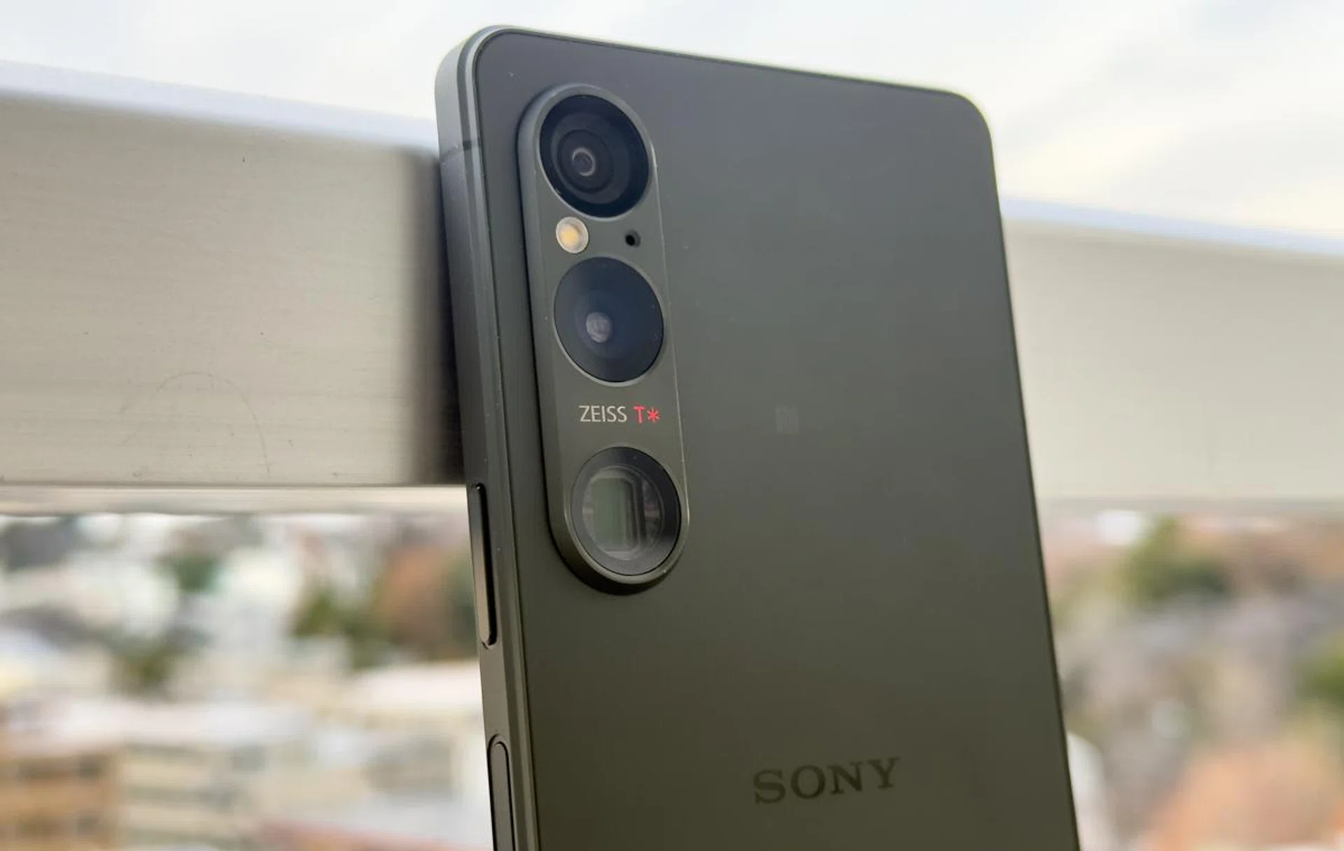 Rear camera bump. Photo: HWZ.