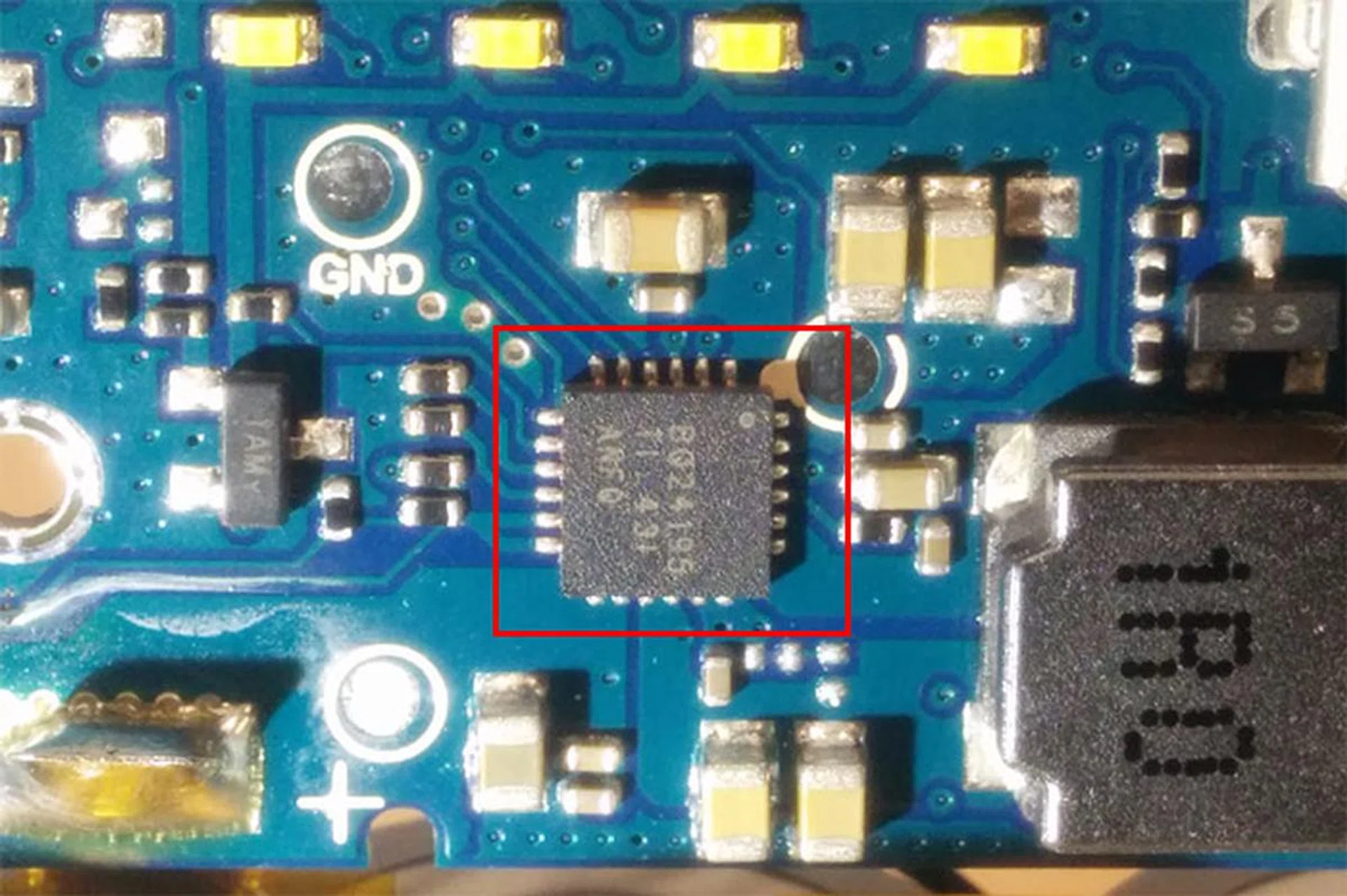 Xiaomi says that the Mi Power Bank uses control chips by Texas Instruments; and indeed, we found a TI BQ24195 switching charger.