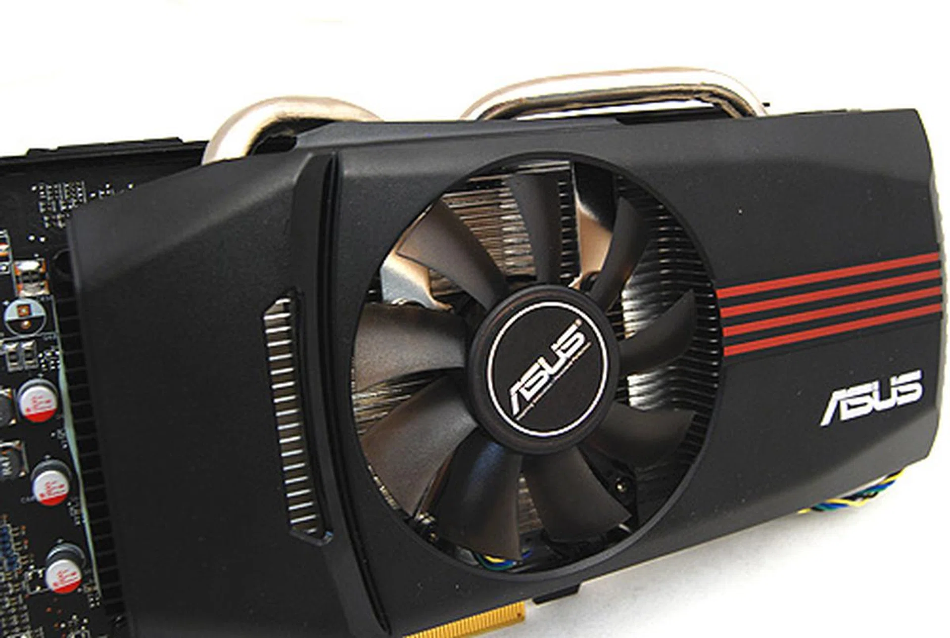 The ASUS DirectCU cooler is unique because its heat pipes are flattened so as to make direct contact with the GPU core for faster heat dissipation.