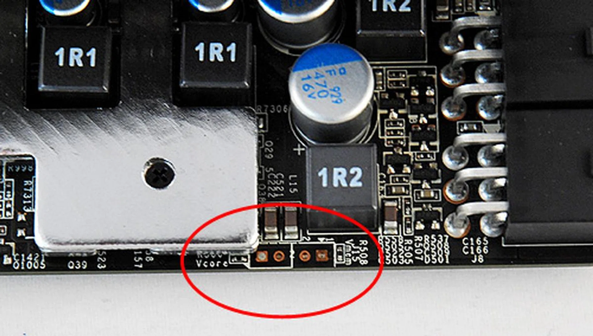 The N260GTX Lightning Black Edition also has something called V-Check Points, which allow overclockers to use multimeters to determine the actual GPU and memory voltage.