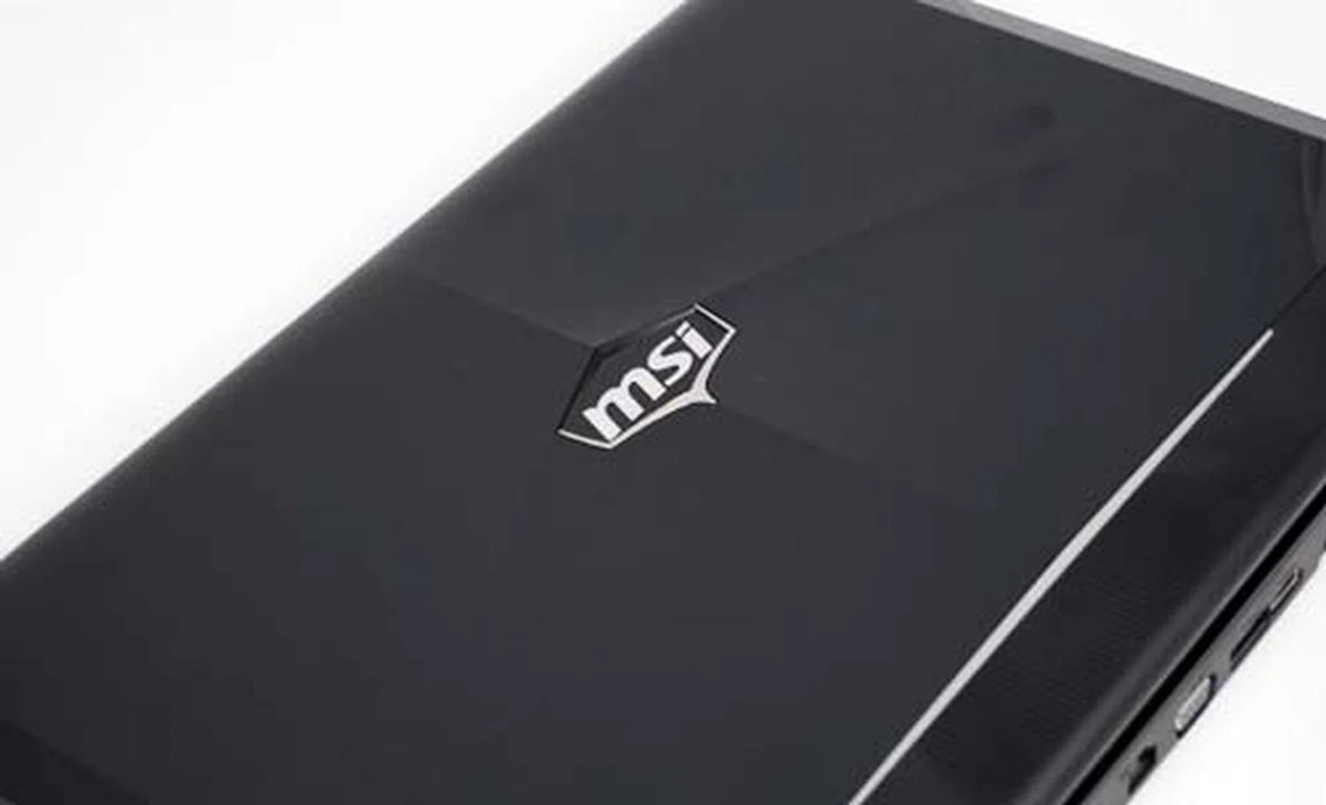 This looks extremely familiar....It's the MSI GT660! Oh wait, it's not. It's actually the souped up MSI GT680R.