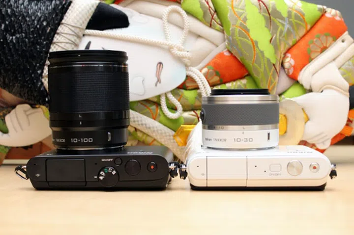 In order to make the S1 (white) simpler to operate, Nikon has left the mode dial out of its design.