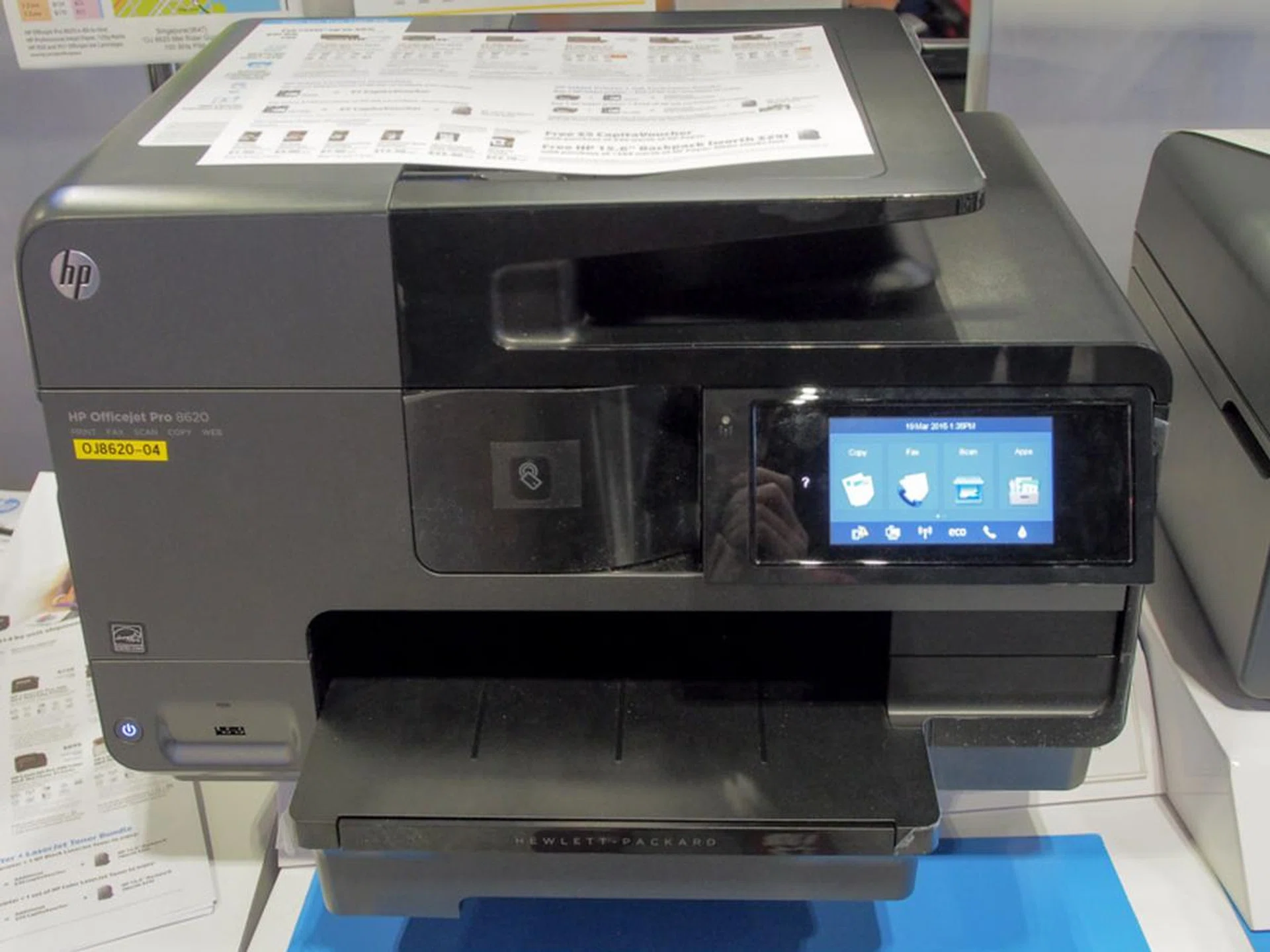 The HP Officejet Pro 8620 e-All-in-One delivers quality prints at up to 50% lower cost per page than laser printers, using HP’s pigment inks to deliver vibrant water-resistant prints, ideal for professional borderless materials and photographs suitable for business use. This printer is going for special show price of $299 with one set of XL CMYK ink cartridges (worth $176.50), a $50 CapitaVoucher, trolley and a ZodiacNETS flashpay card worth $23.