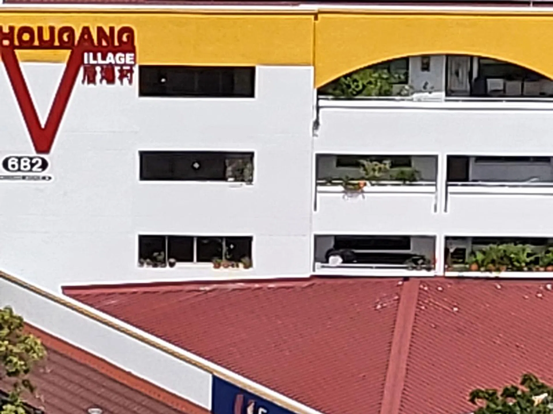 Main camera 10x zoom.