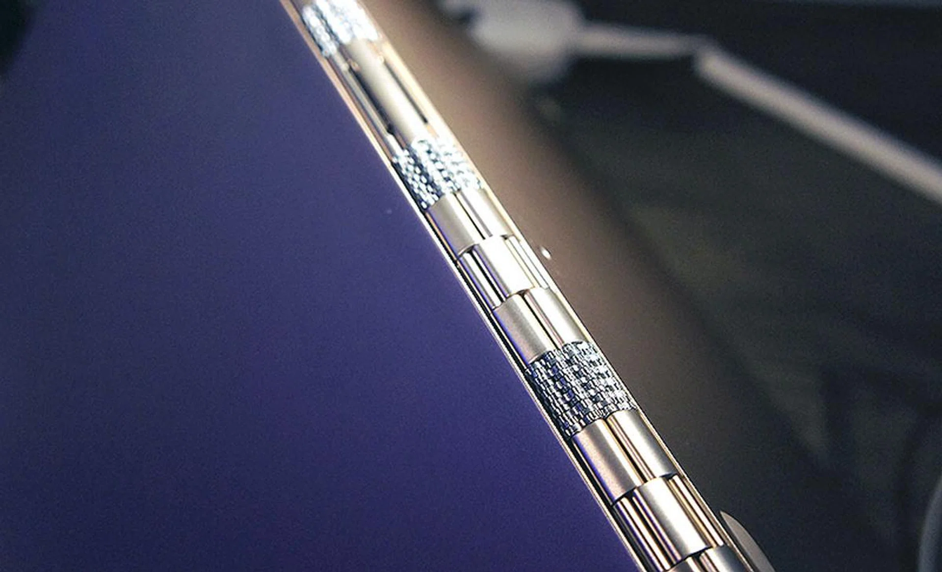 The watch band hinge that's made up of hundreds of tiny components allows the Yoga 900S to fold and work as a tablet.