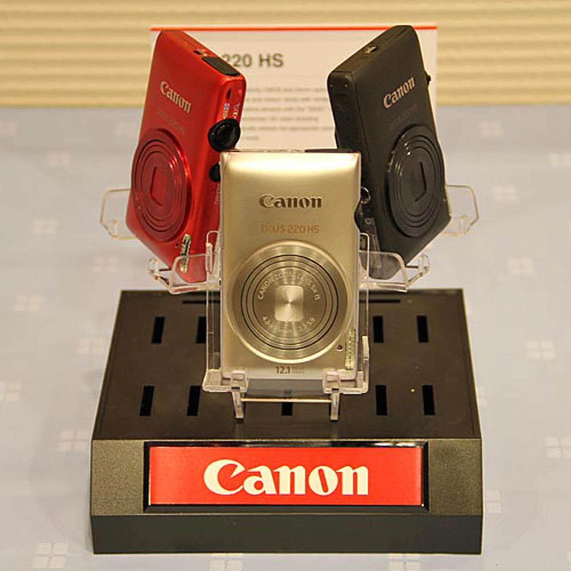 The 12.1-megapixel, Full HD movie recording-capable IXUS 220 HS features Canon’s HS system, a wide 24 mm lens with 5x optical zoom, and a 2.7-inch LCD. Other features include six creative filters, a Smart Auto mode that detects 32 different scenes, and the new Movie Digest feature. The slimmest camera in the IXUS series, it’s available in red, black or silver.