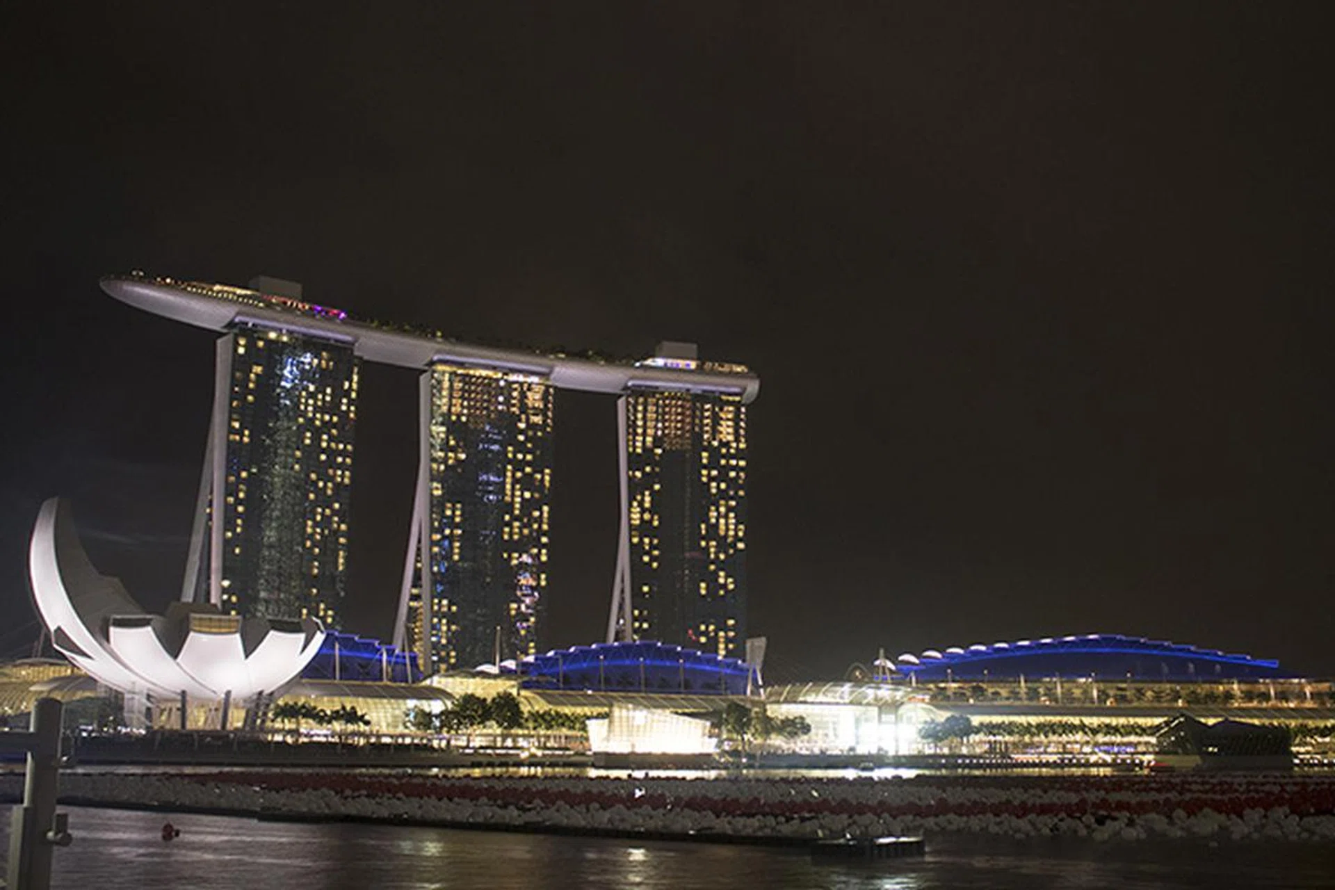 27mm at f/4.0, 1/5s. ISO 1600 (7D Mark II). Click for full-resolution image.