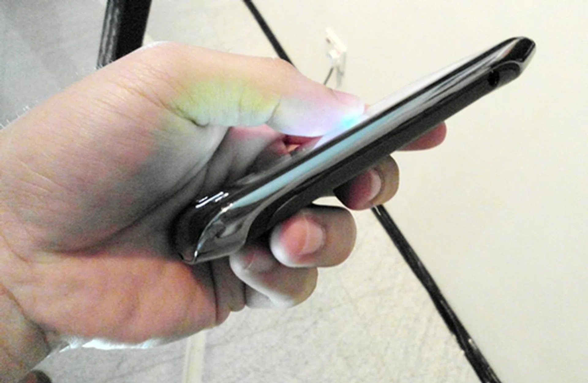 RIM has certainly improved in its design aspects with the BlackBerry Torch 9860 measuring only 11.5mm thick. It also felt good in the hands due to its premium build quality,