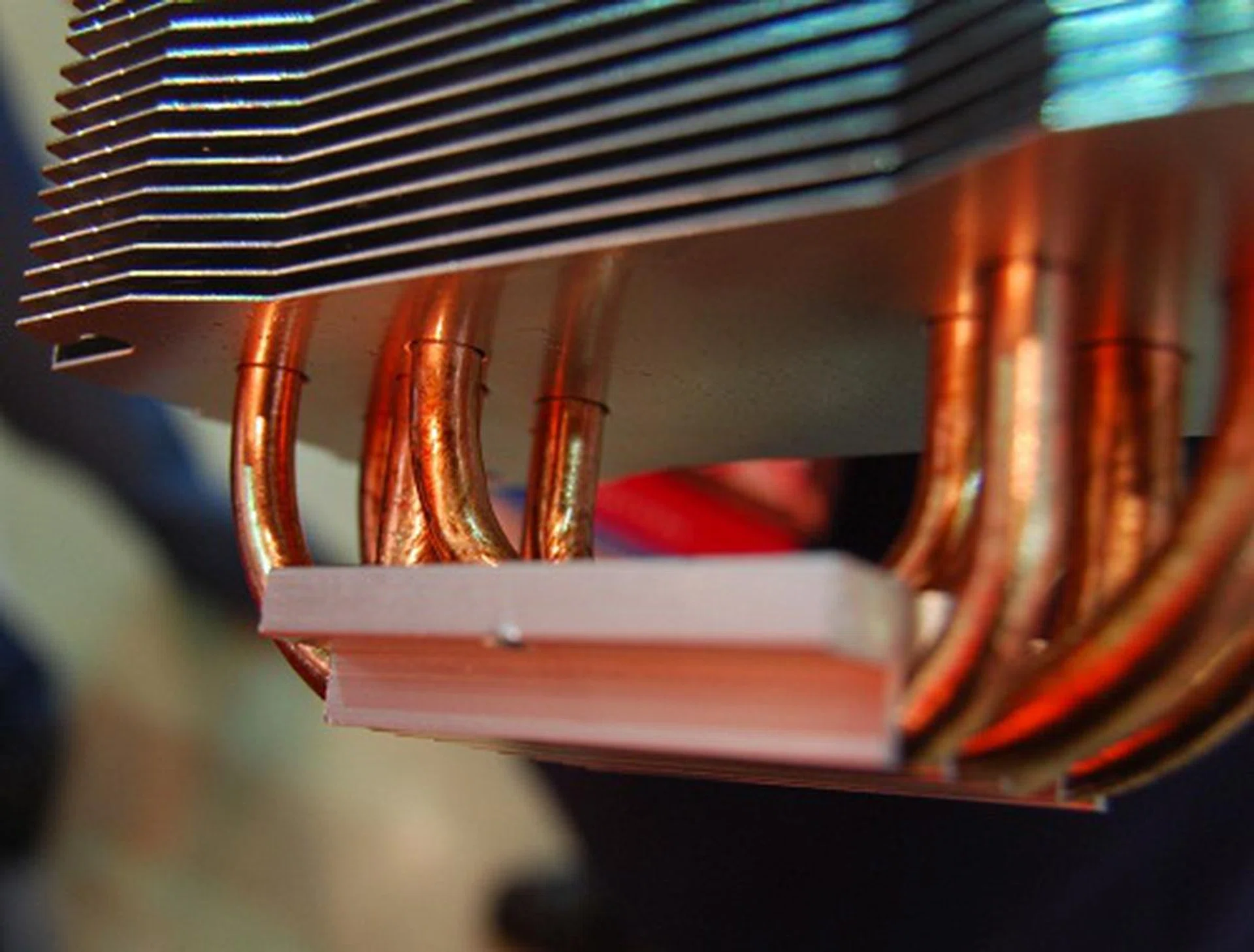 Xigmatek's rep told us that the Aegir has a layered heat pipe design, with an extra layer of heat pipes on top of the heat pipes in direct contact with the CPU. This enhances the heat dissipation. 