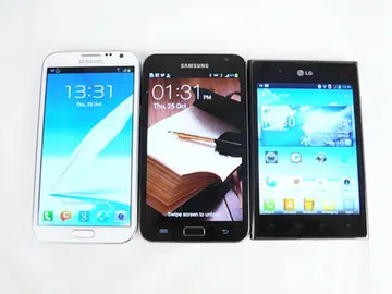 Phablet lineup (from left to right): Samsung Galaxy Note II, Samsung Galaxy Note and the LG Optimus Vu.