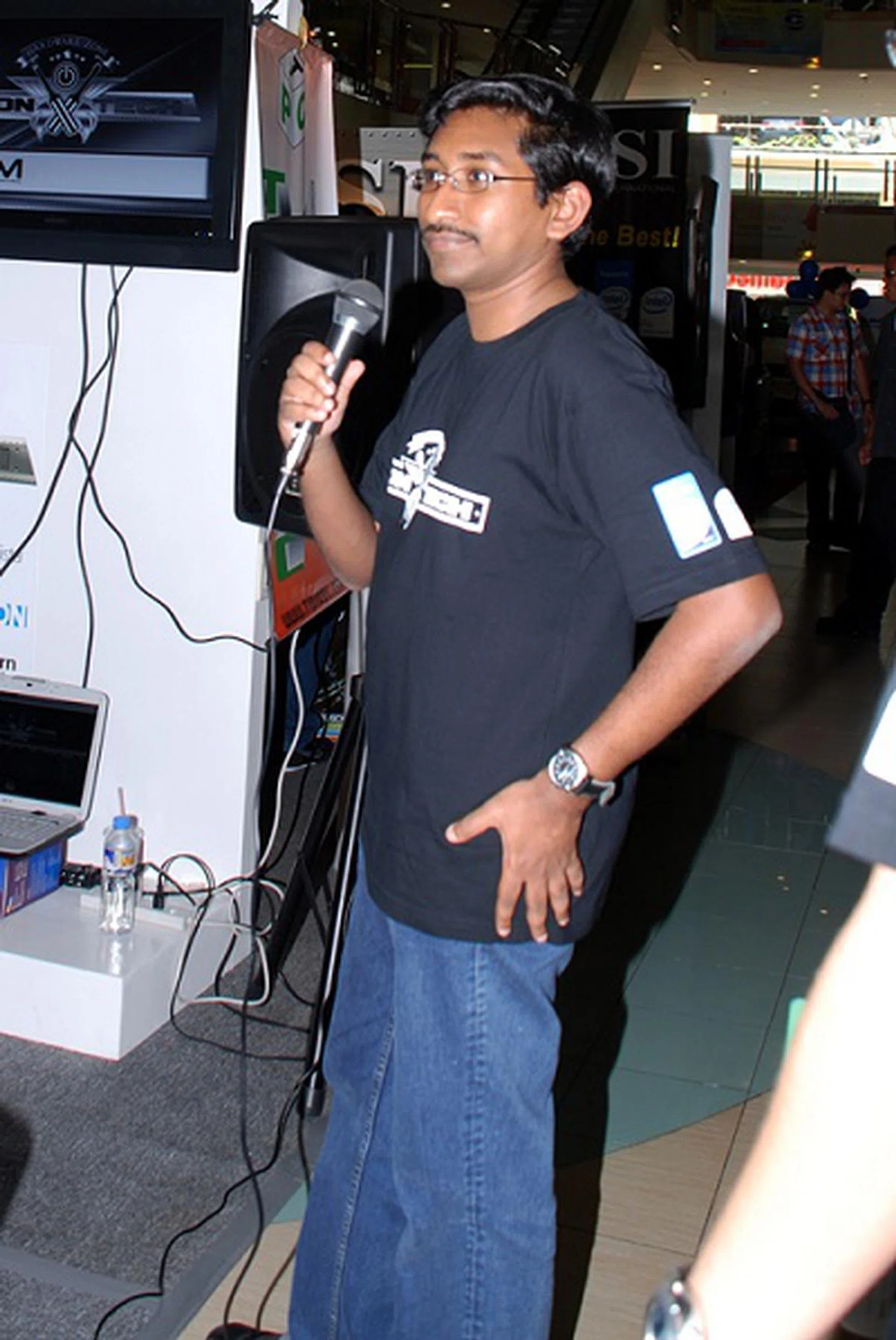  HardwareZone's very own Vijay Anand flew in from Singapore to grace the Philippines leg of Iron Tech 2008. Here, he addressed the participants and the crowd, formally opening the event.  