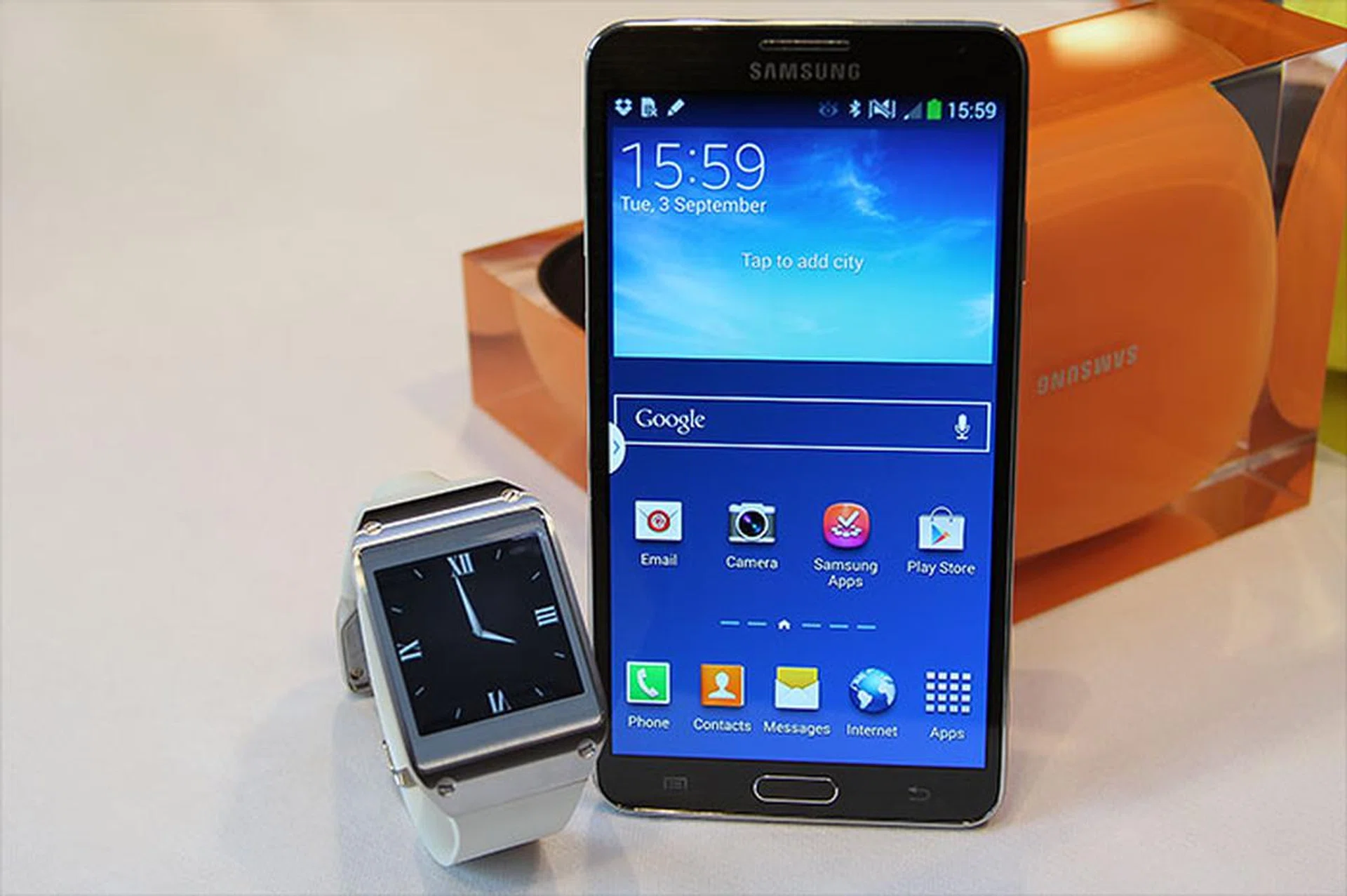 Also announced is the Galaxy Gear smart watch, a companion device for the Galaxy Note 3. For more info of the watch, remember to check out our other hands-on article.
