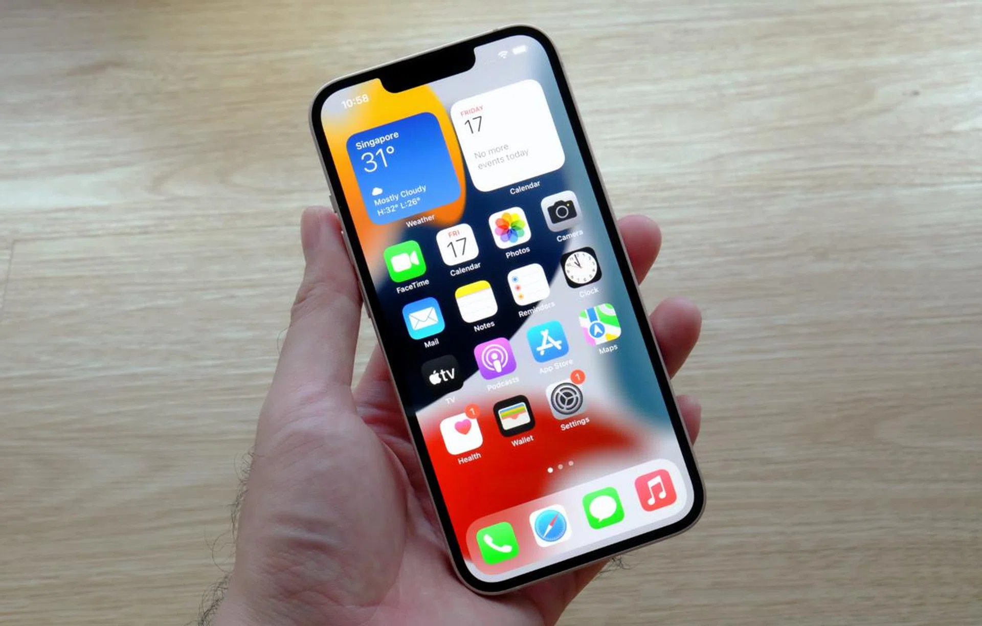 The displays are protected by Ceramic Shield. 