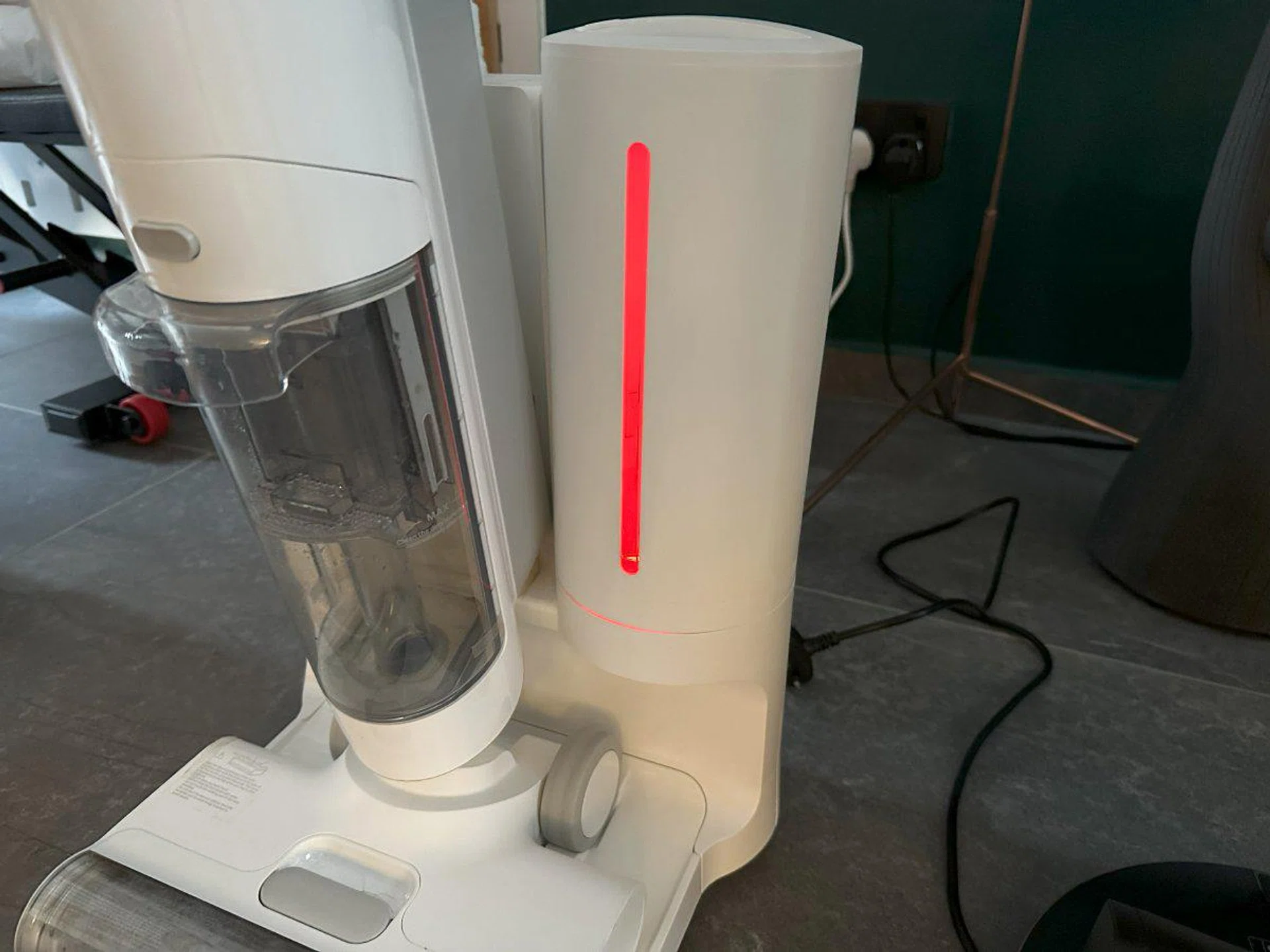 The docking station has a 3L clean water reservoir with heating capabilities and quick-glance light indicators to show water level.