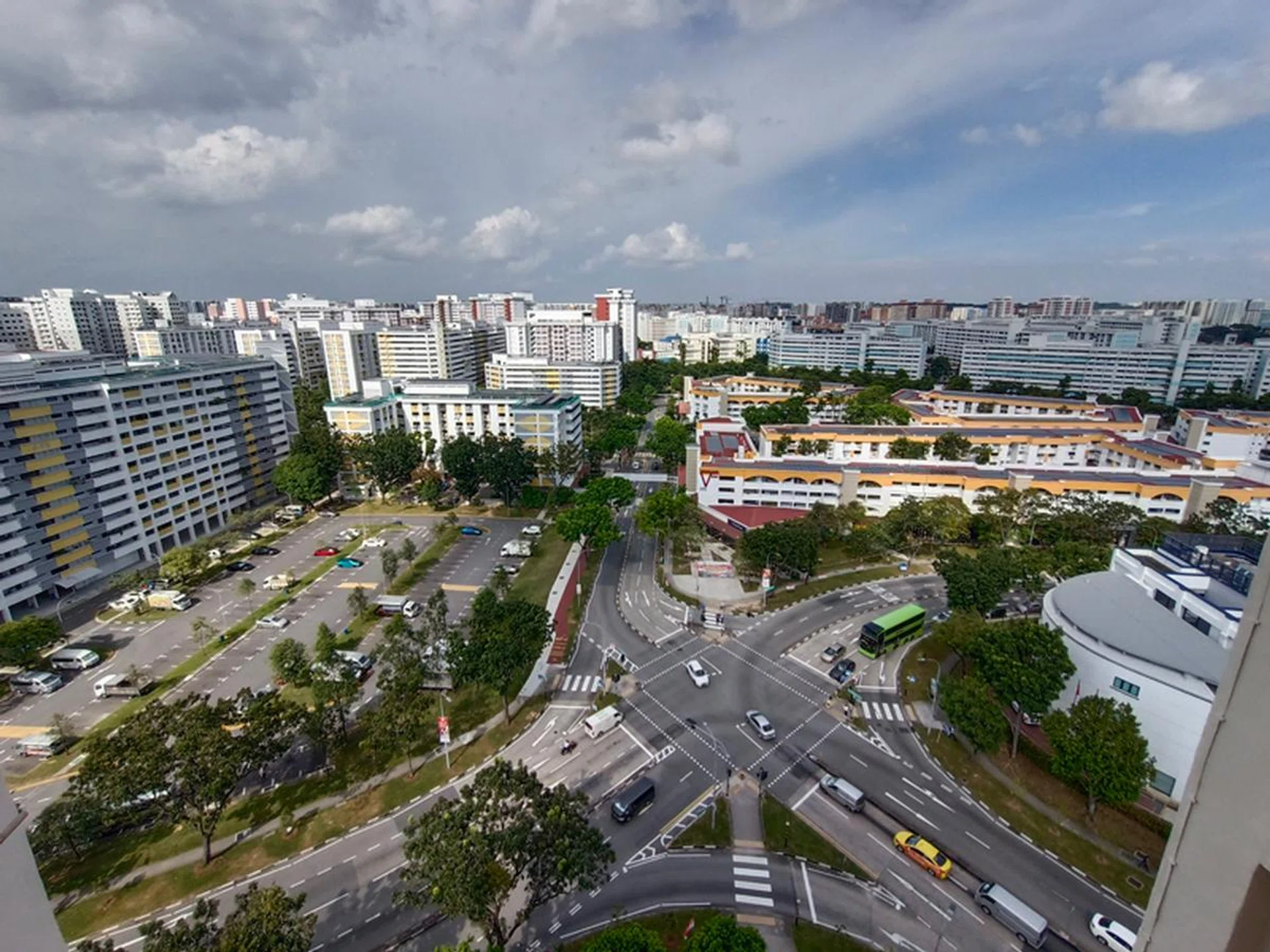 Ultra-wide-angle camera, no zoom.