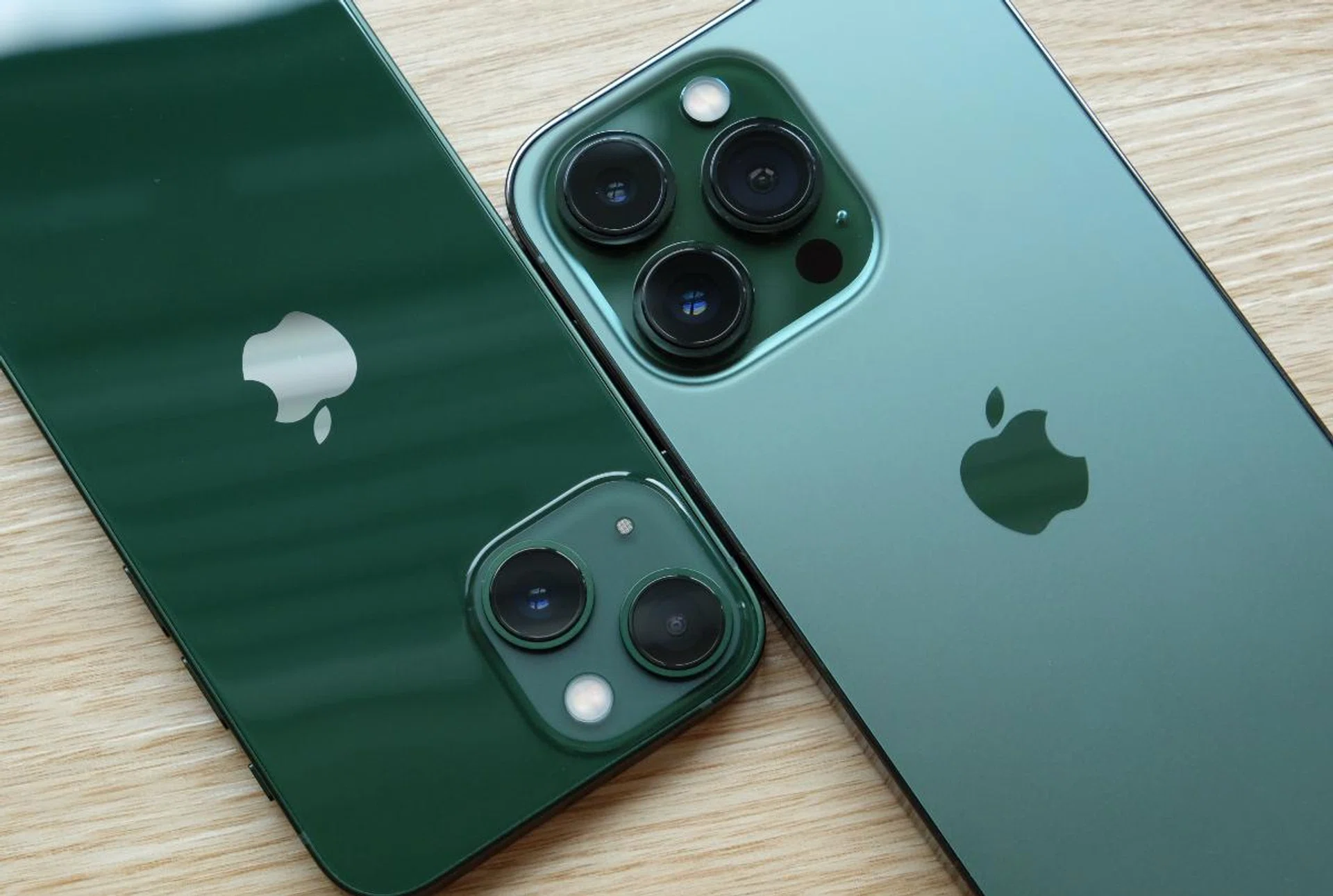 Because the glass backs are finished differently, the way the greens look are also wildly different.