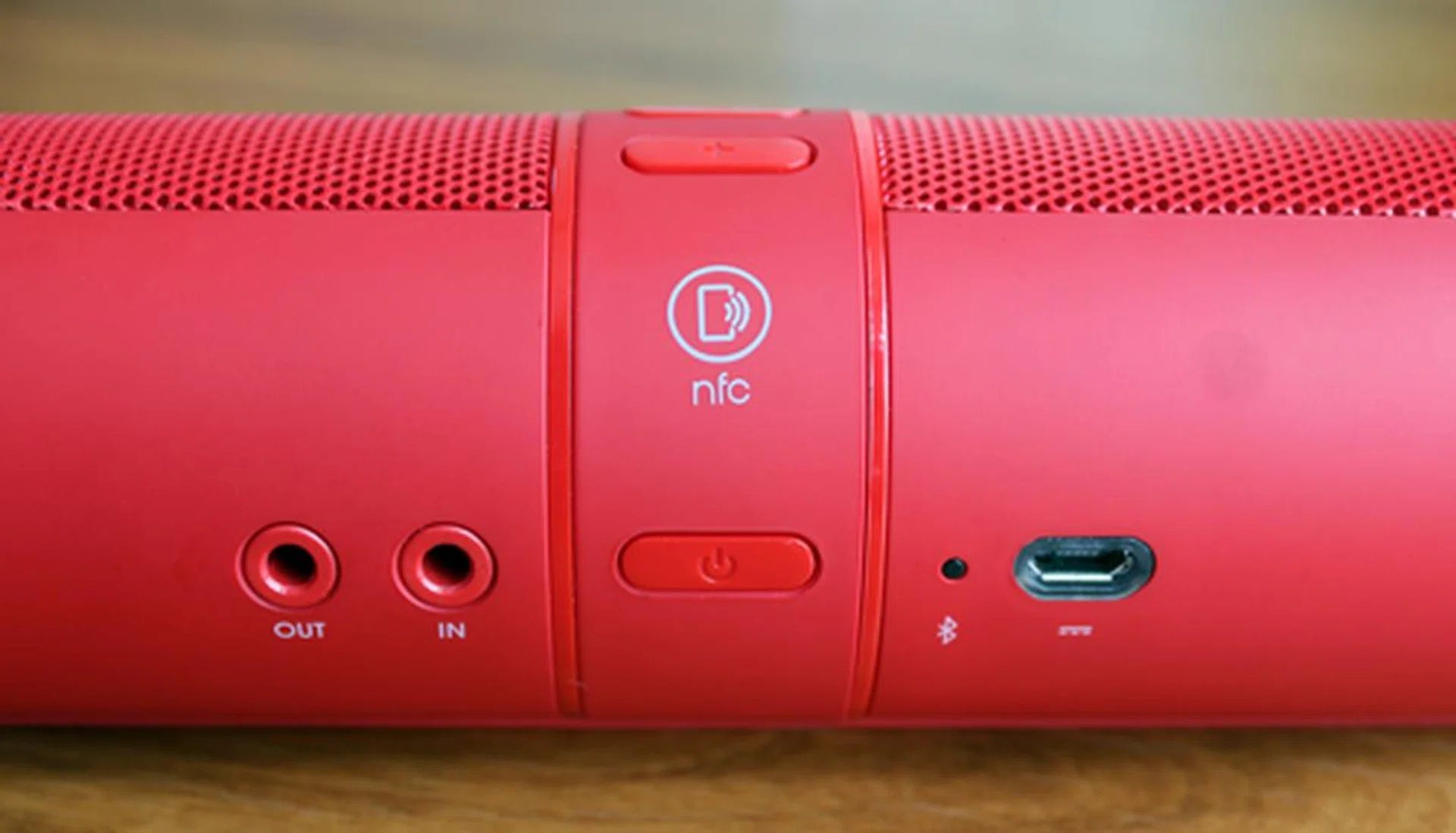 On the back, you will find the micro USB port for charging purposes as well as a 3.5mm audio-in port for wired playback. The 3.5mm audio-out port can be used to daisy chain multiple Pill speakers together.