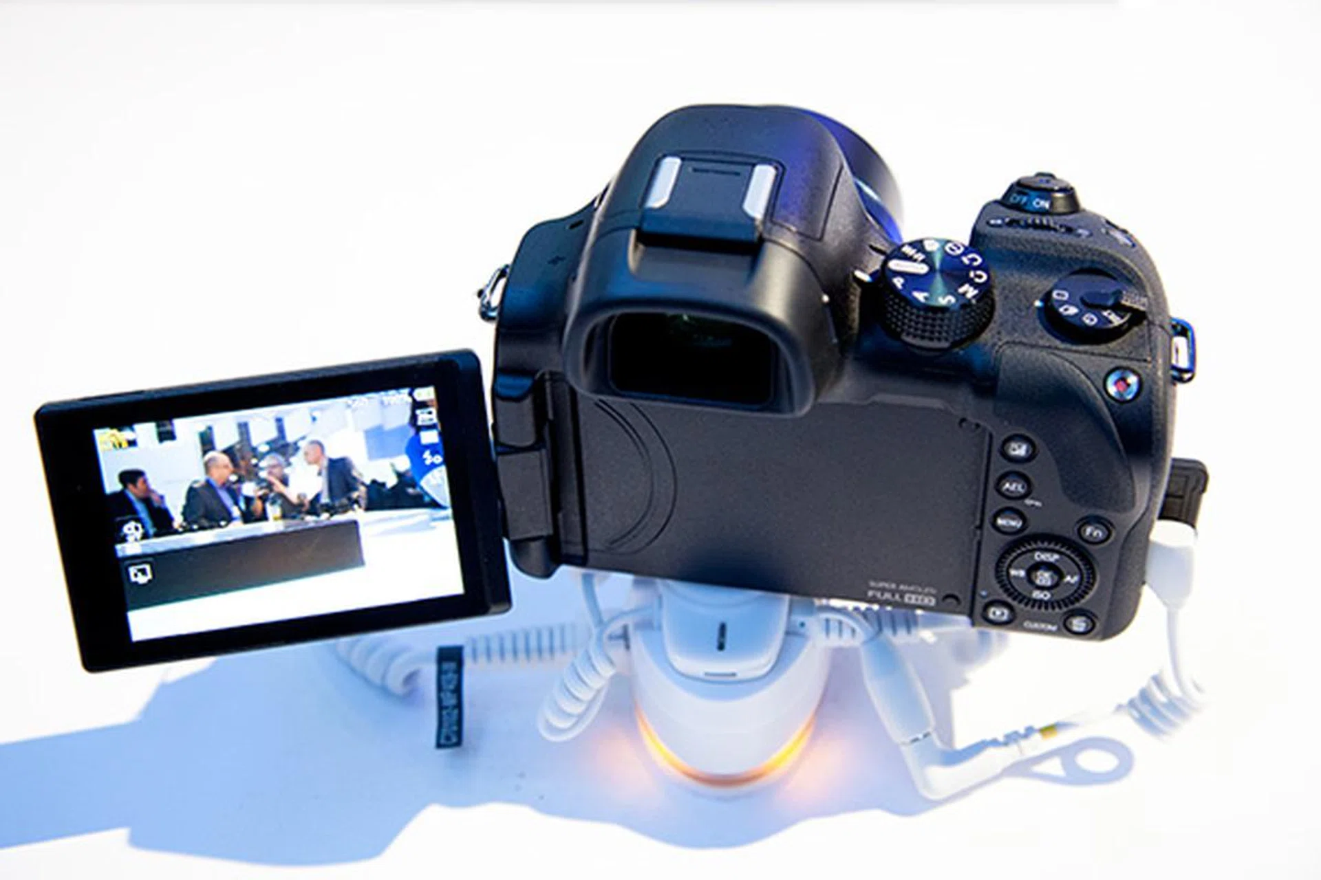 The upgraded Super AMOLED 3-inch swivel touch panel.