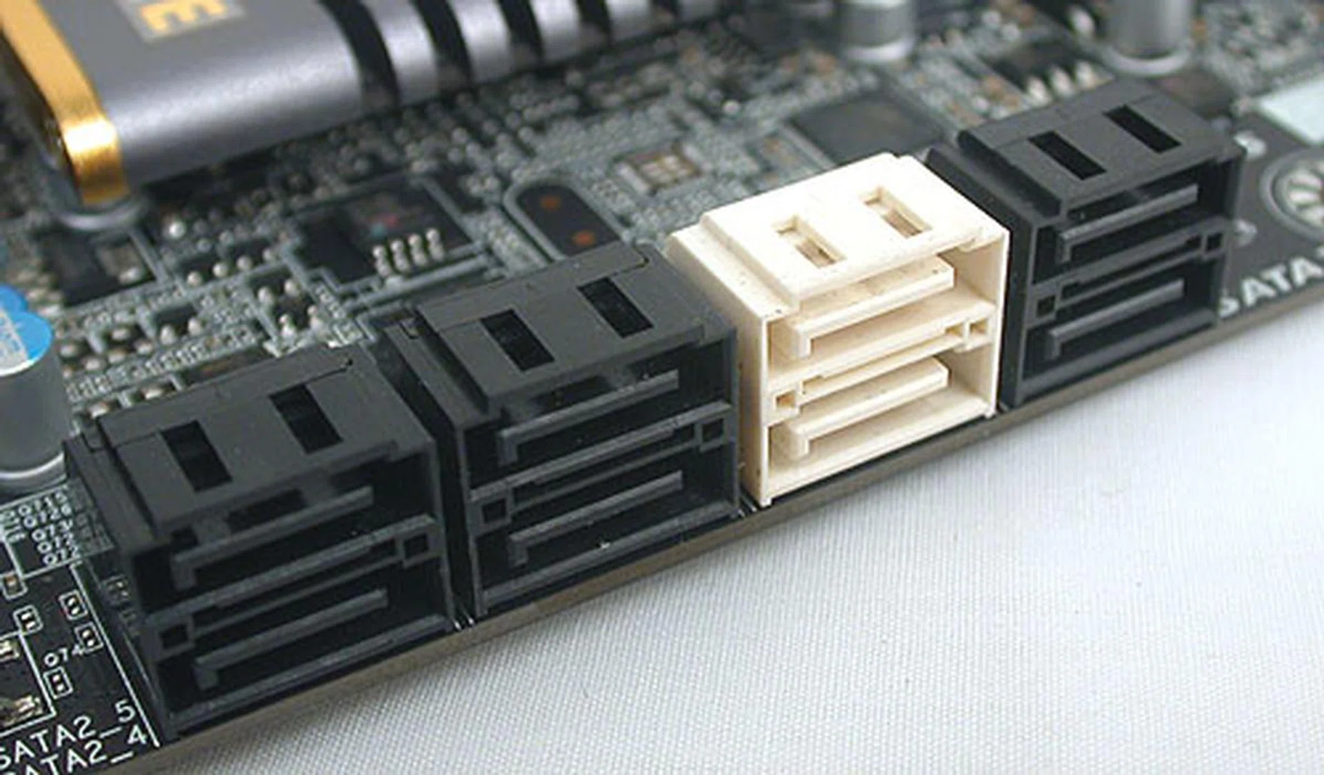 The SATA ports can be a bit confusing over which ones are SATA 6Gbps and which are SATA 3Gbps. That's due to the fact that Gigabyte has labeled its SATA 6Gbps ports from the extra Marvell in black too. So, the four SATA ports here on the right (white and black) are SATA 6Gbps while the other four SATA (all black) are all SATA 3Gbps from the Intel chipset.