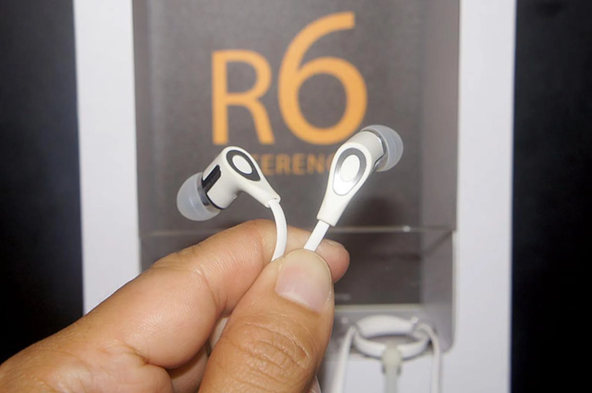 The Klipsch R6 in-ear monitors features a dual-magnet moving coil drivers and a flat, tangle-resistant cable. The R6i sports the same features, but adds an inline 3-button remote (with mic) for iOS devices. They usually cost $129 and $169 respectively, but you get a 10% discount at the show (i.e., $116 and $152). And it's 15% off if you buy two.