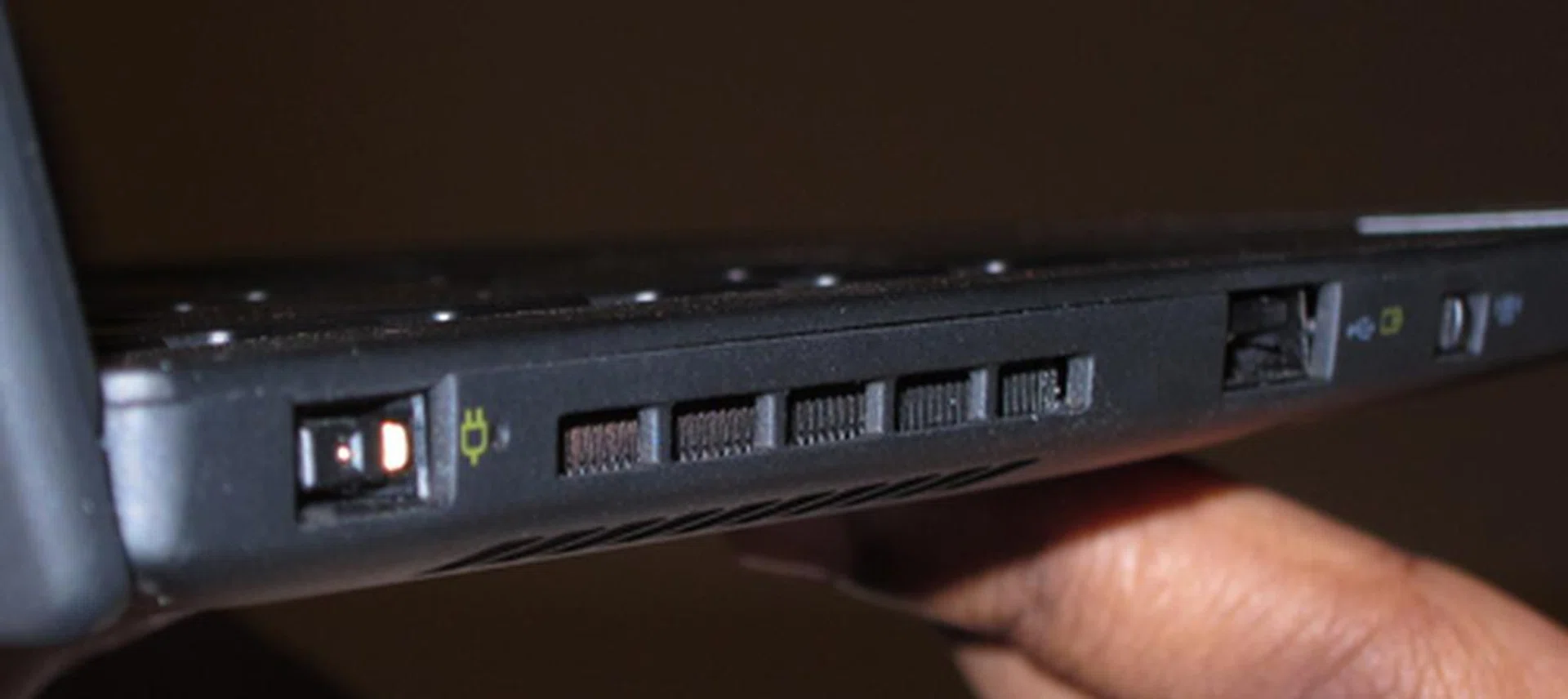 One other interesting physical feature of the X1 carbon is also the use of an unconventional power port, likely to boost the efficiency of the notebook's Rapid Charge functionality. We'll get more information of this aspect when Lenovo is able to share more details.