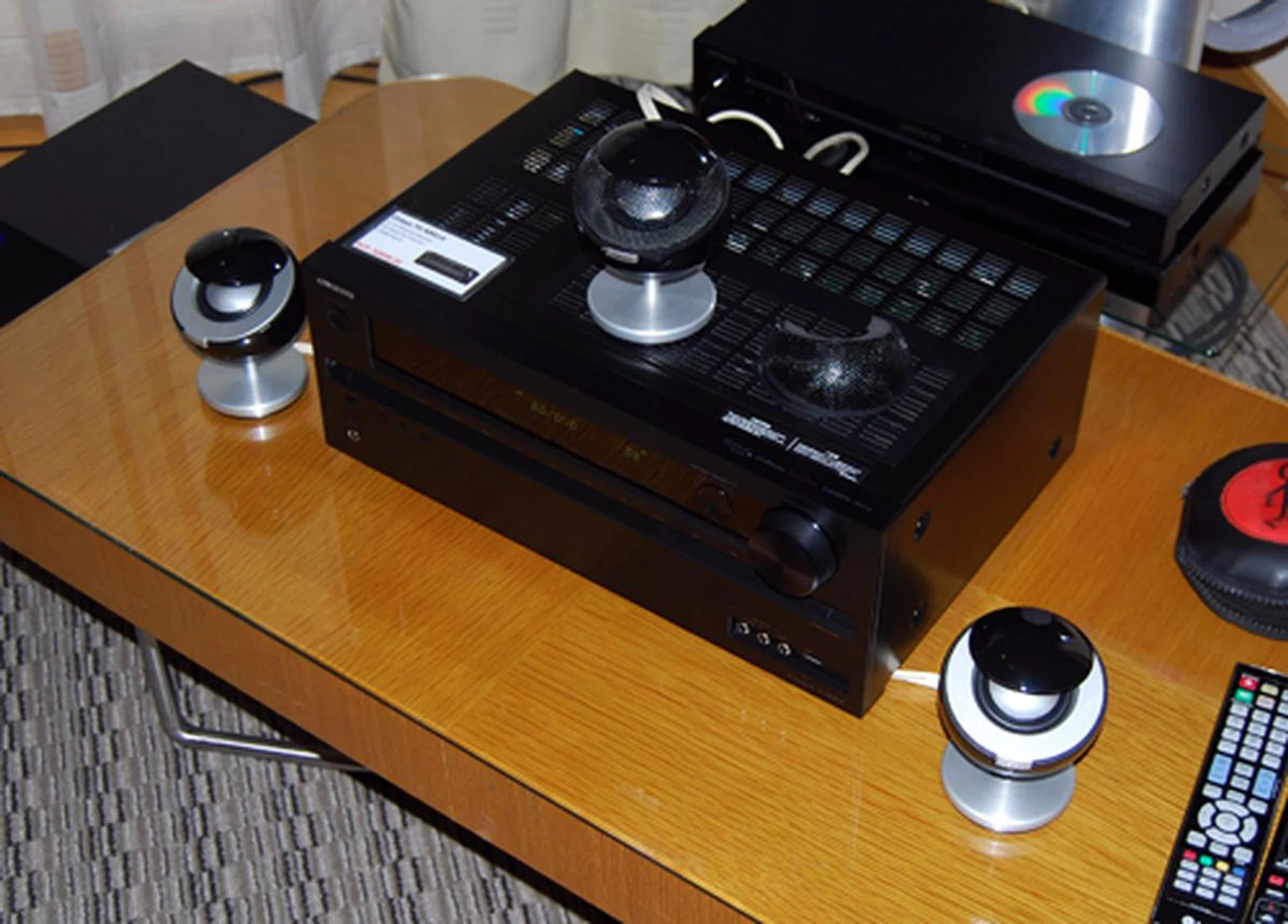 Here we have three units of the Jamo 360 S 25 in a 3.0 configuration intended for providing a personal listening experience in smaller environments.