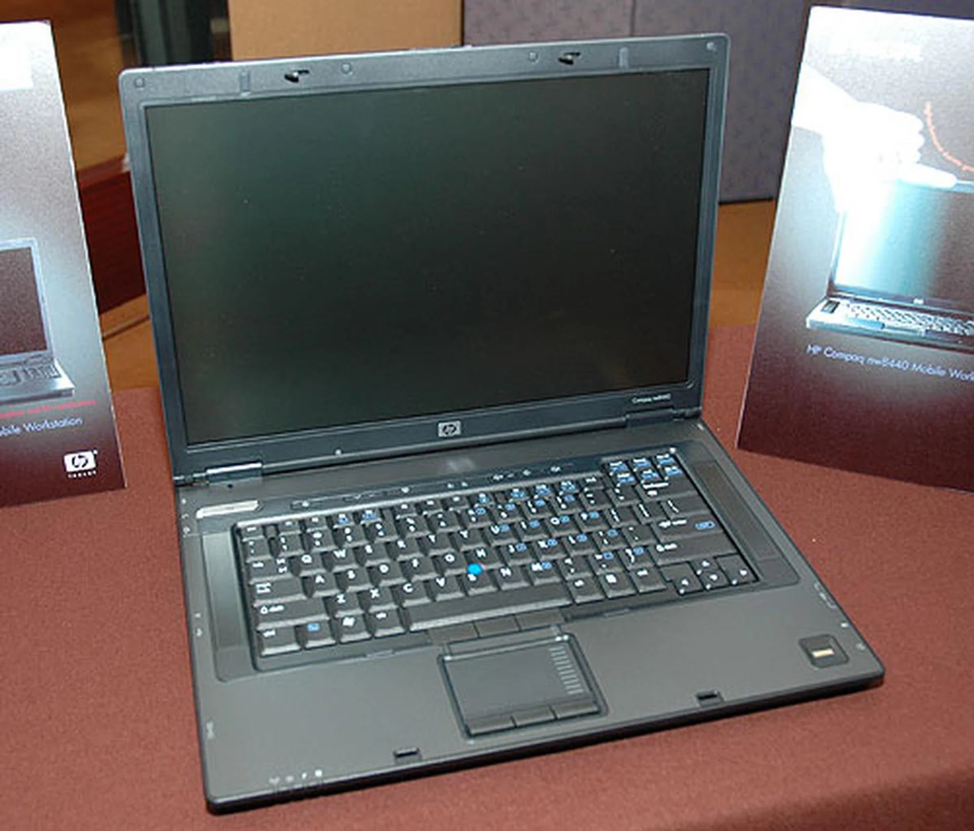 Made for power users, the HP Compaq 8400 series (nw8440 shown above) provides powerful graphics with a wide 15.4-inch display. The notebook weighs 2.82kg and measures 29.1mm in thickness. Also utilizing a magnesium-alloy frame, the notebook features high-performance discrete graphics (ATI Mobility Radeon X1600 for nx8420 and ATI Mobility FireGL V5200 for nw8440). Other features include HP Mobile Data Protection System 3D, TPM Embedded Security Chip v1.2 and optional biometric fingerprint sensor.
