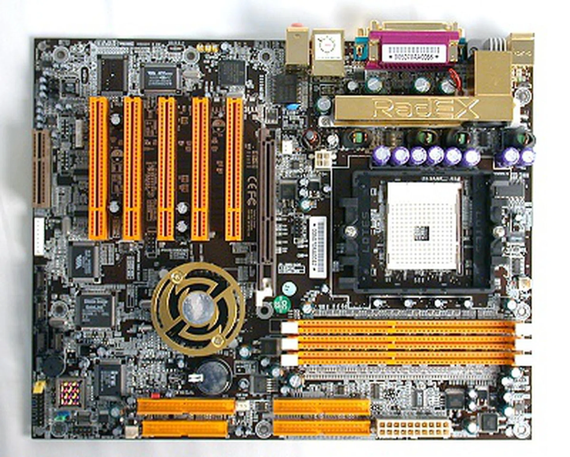 The best nForce 3 board we saw in our shootout, the Chaintech ZNF3-150.