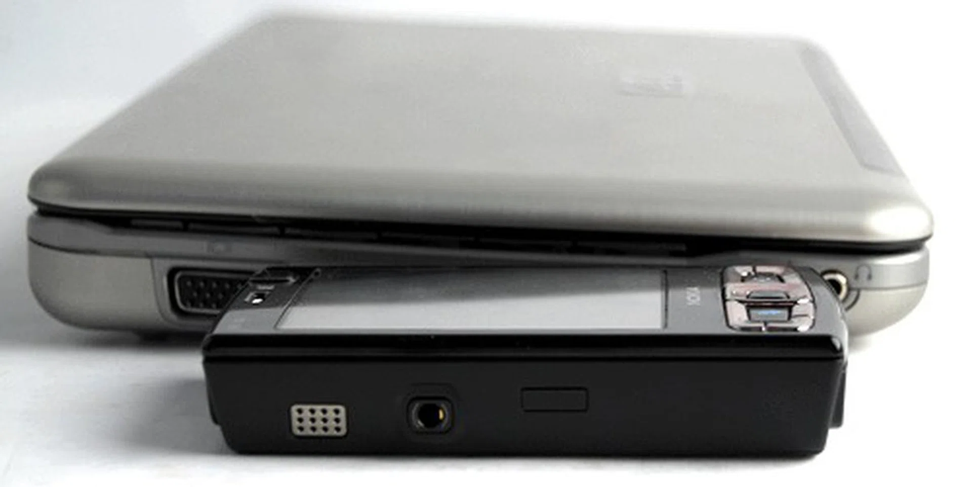 The side profile is really quite slim (though not as slim as some ultra-light notebooks), and as you can see, is only slightly thicker than a Nokia N95 mobile phone. Also, we would like to point out that if you are using the 3-cell battery, the Mini-Note will be lying flushed to the surface as shown in the picture (as opposed to a raised profile with a 6-cell variant).