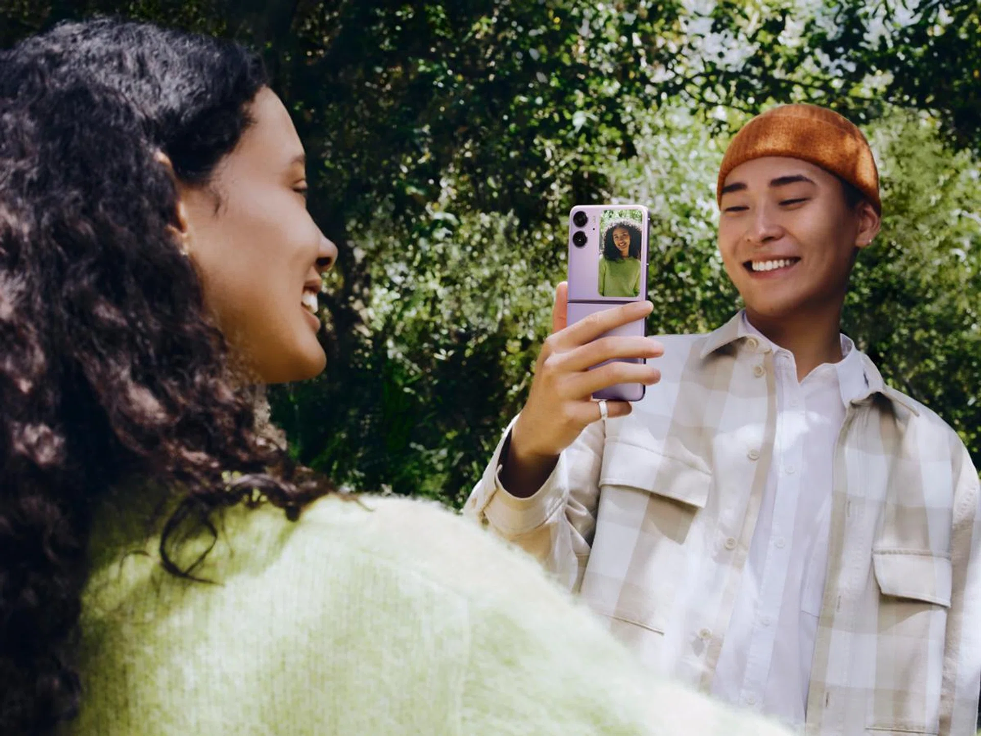 Dual Preview while taking photos.