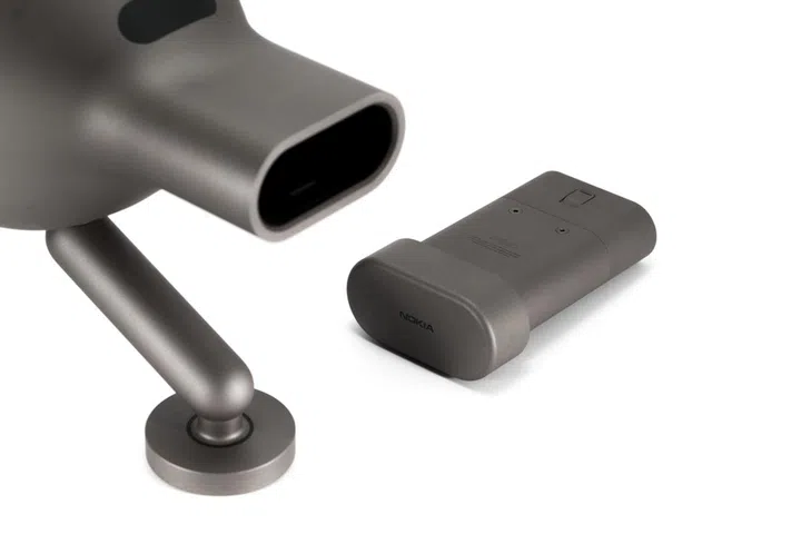 The removable Digital Cartridge for both media storage and battery power.