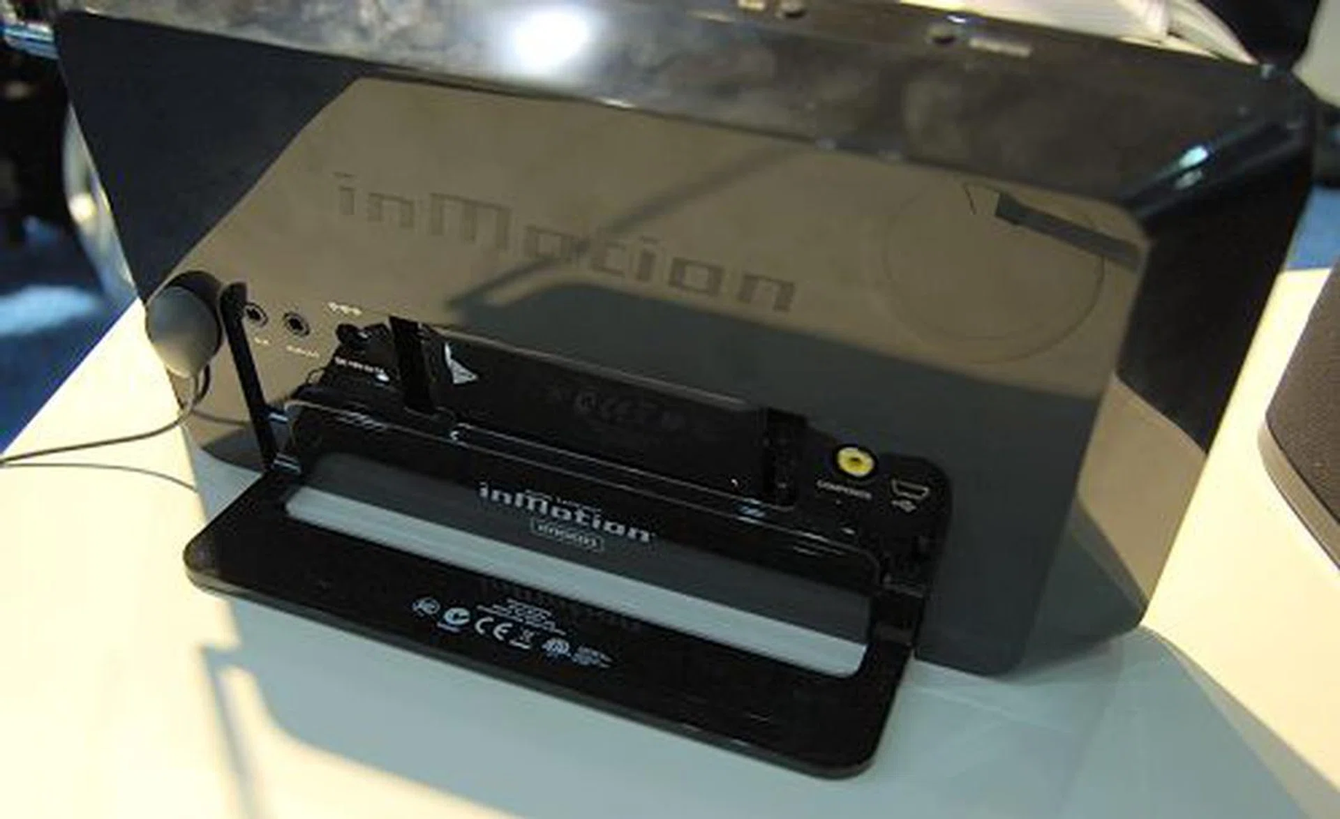  The rear of the iM60 has an auxiliary 3.5mm input, a 3.5mm subwoofer output jack, a Composite output connector, an USB connector and of course the power jack.  