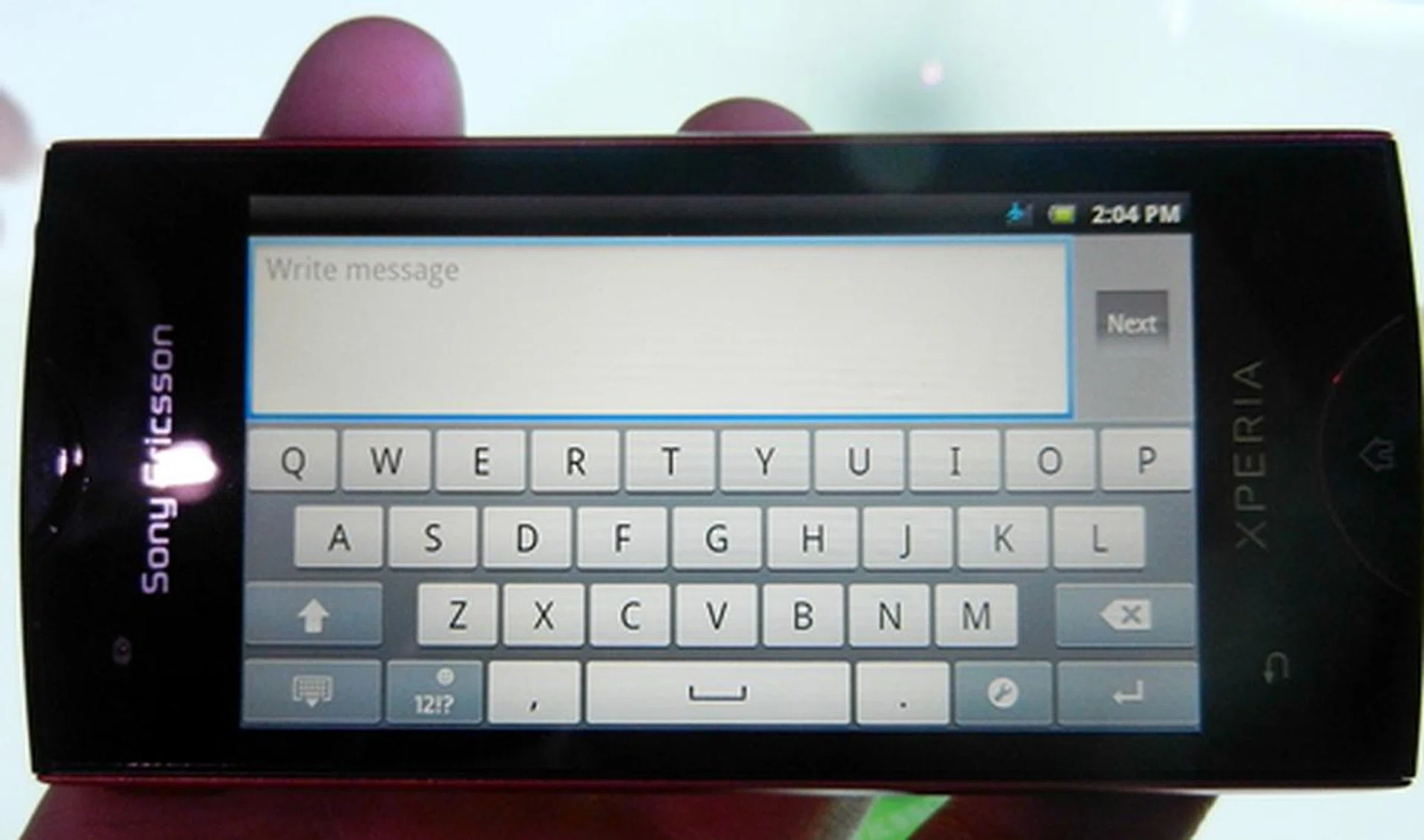 When using the phone in landscape, the virtual QWERTY keyboard is sufficiently spaced on the 3.3-inch screen of the Xperia ray.