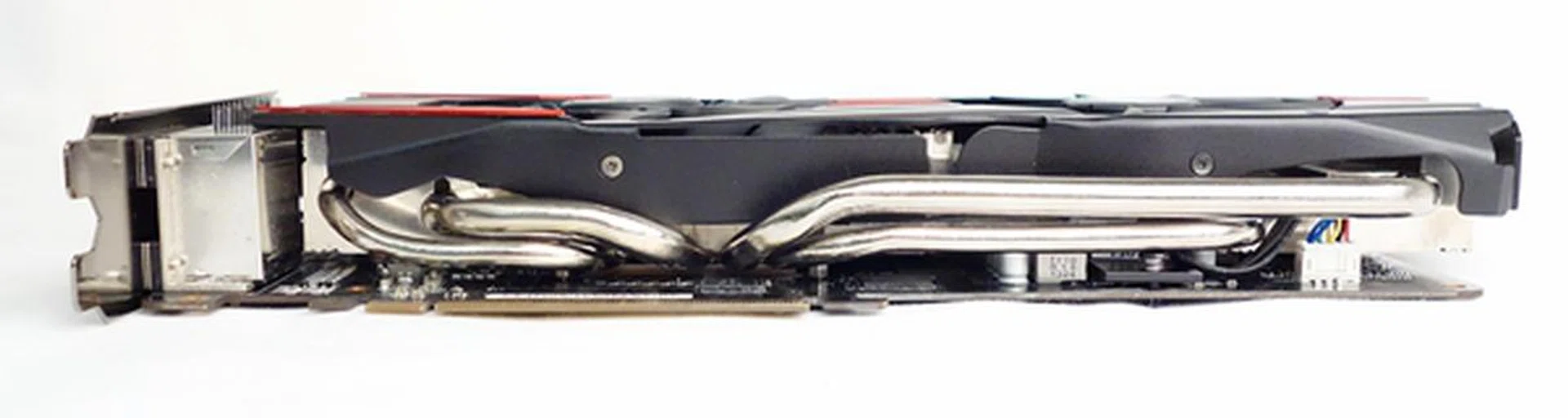 From the bottom view, we can see the four copper heatpipes that are in direct contact with the GPU of the card. On the top side of the card - there's a single heatpipe, but it's thicker at 10mm in diameter.