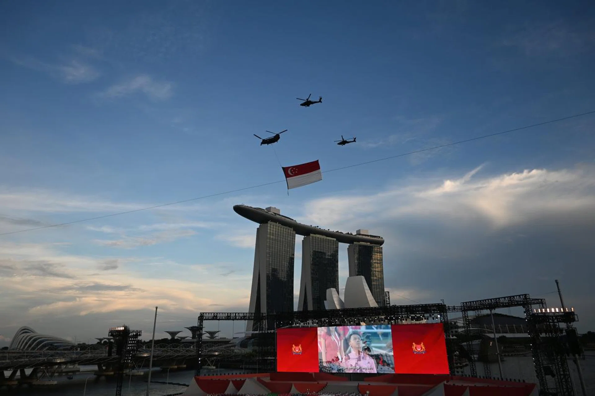 16mm at f/3.5, 1/400s, ISO 100