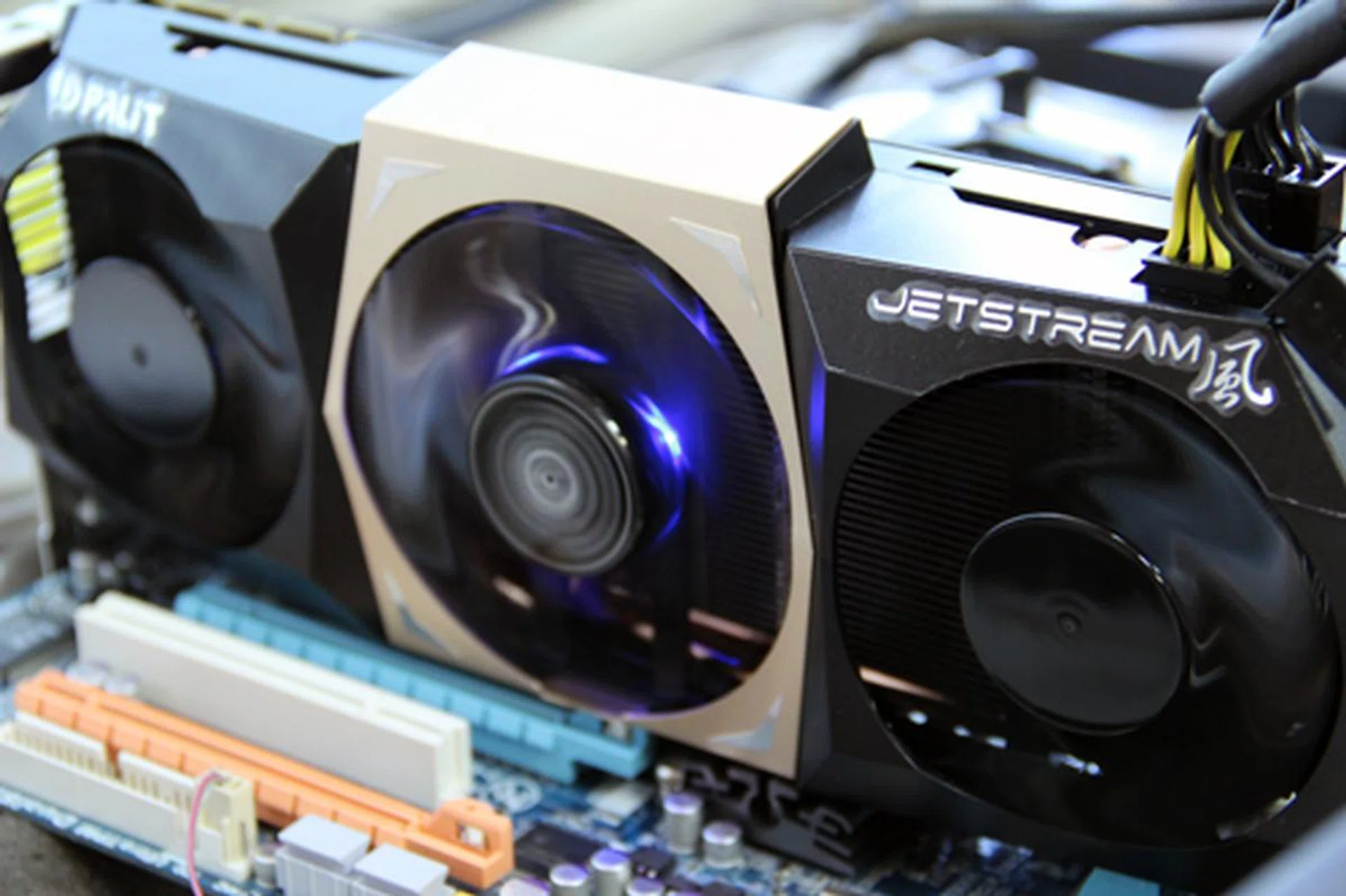 Like Palit's other Jetstream models, a blue LED lights up under the central fan when in operation.